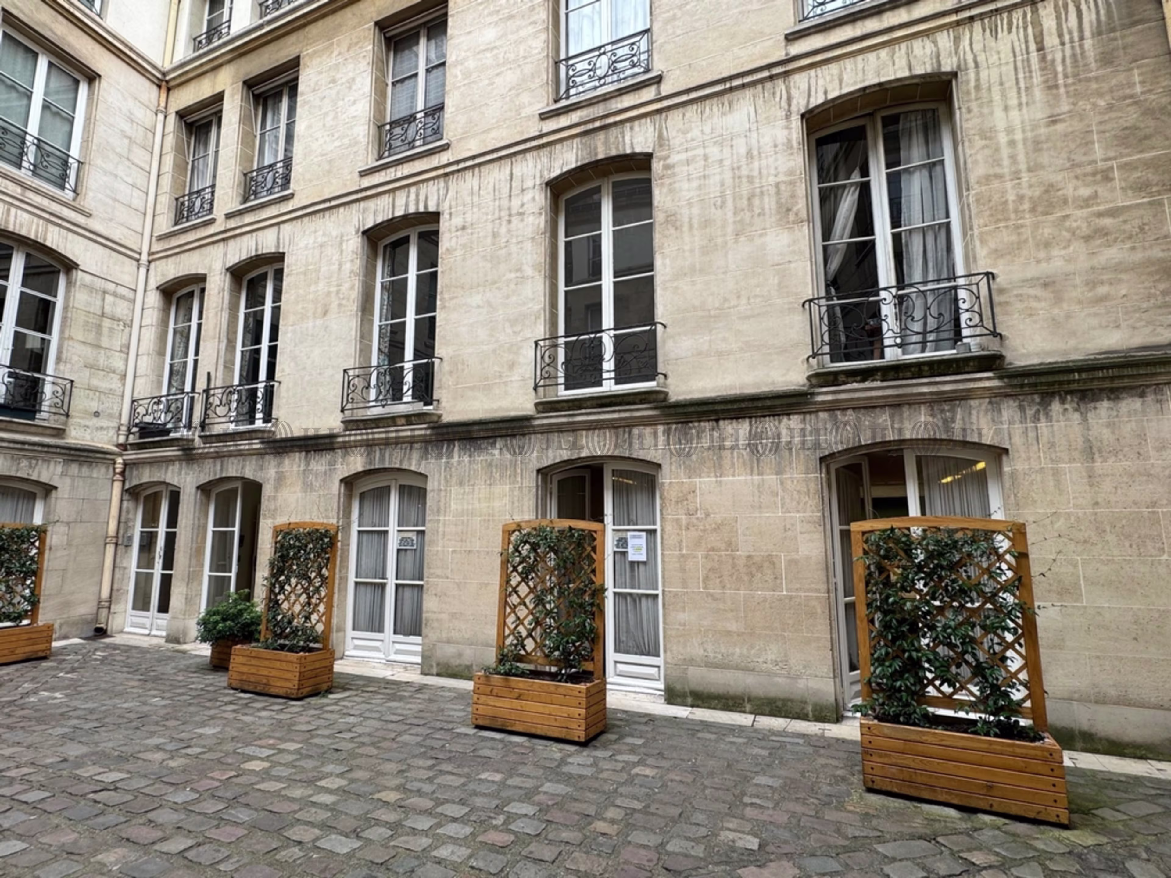 16-18 RUE DU CLOITRE NOTRE DAME