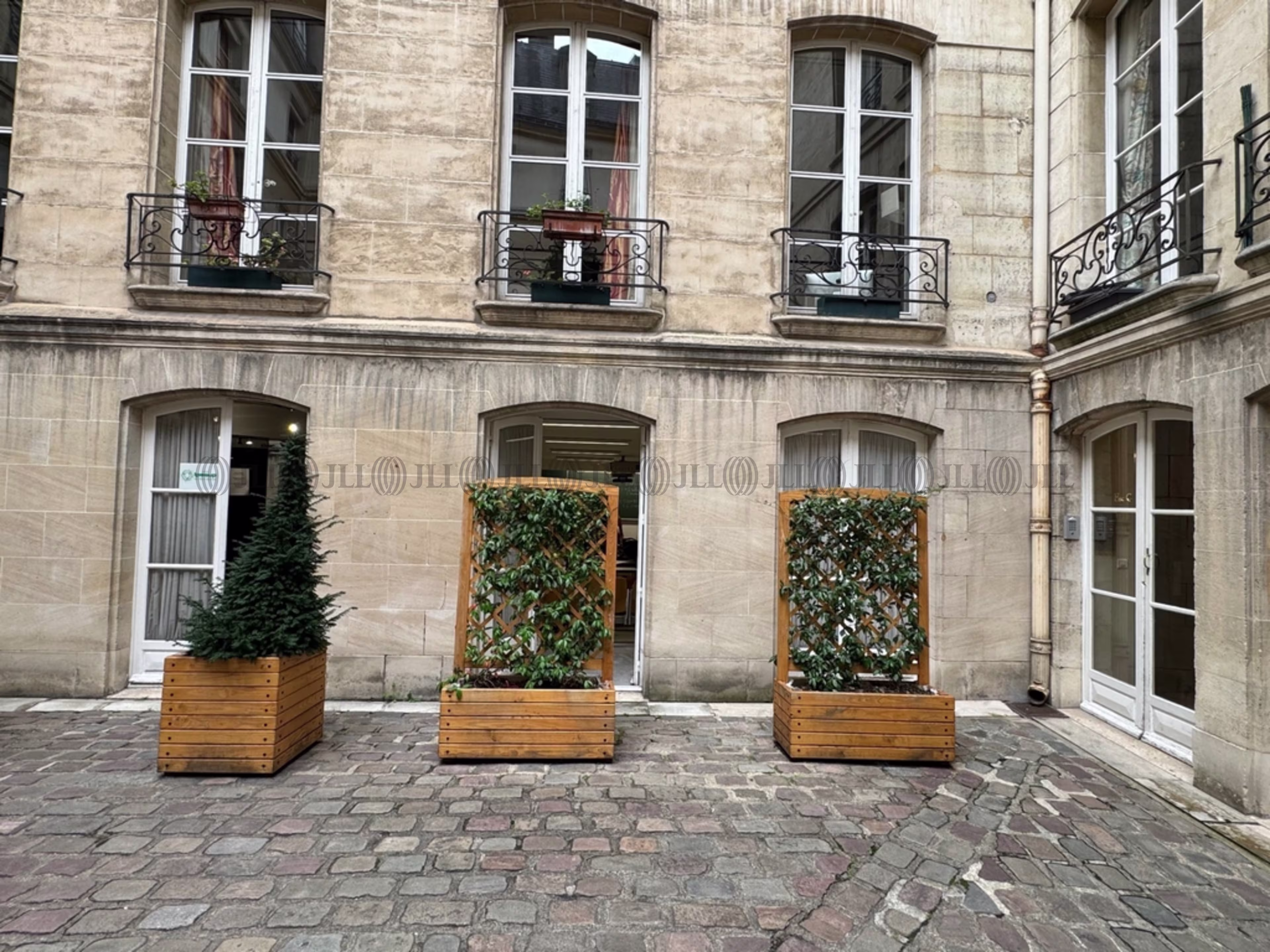 16-18 RUE DU CLOITRE NOTRE DAME