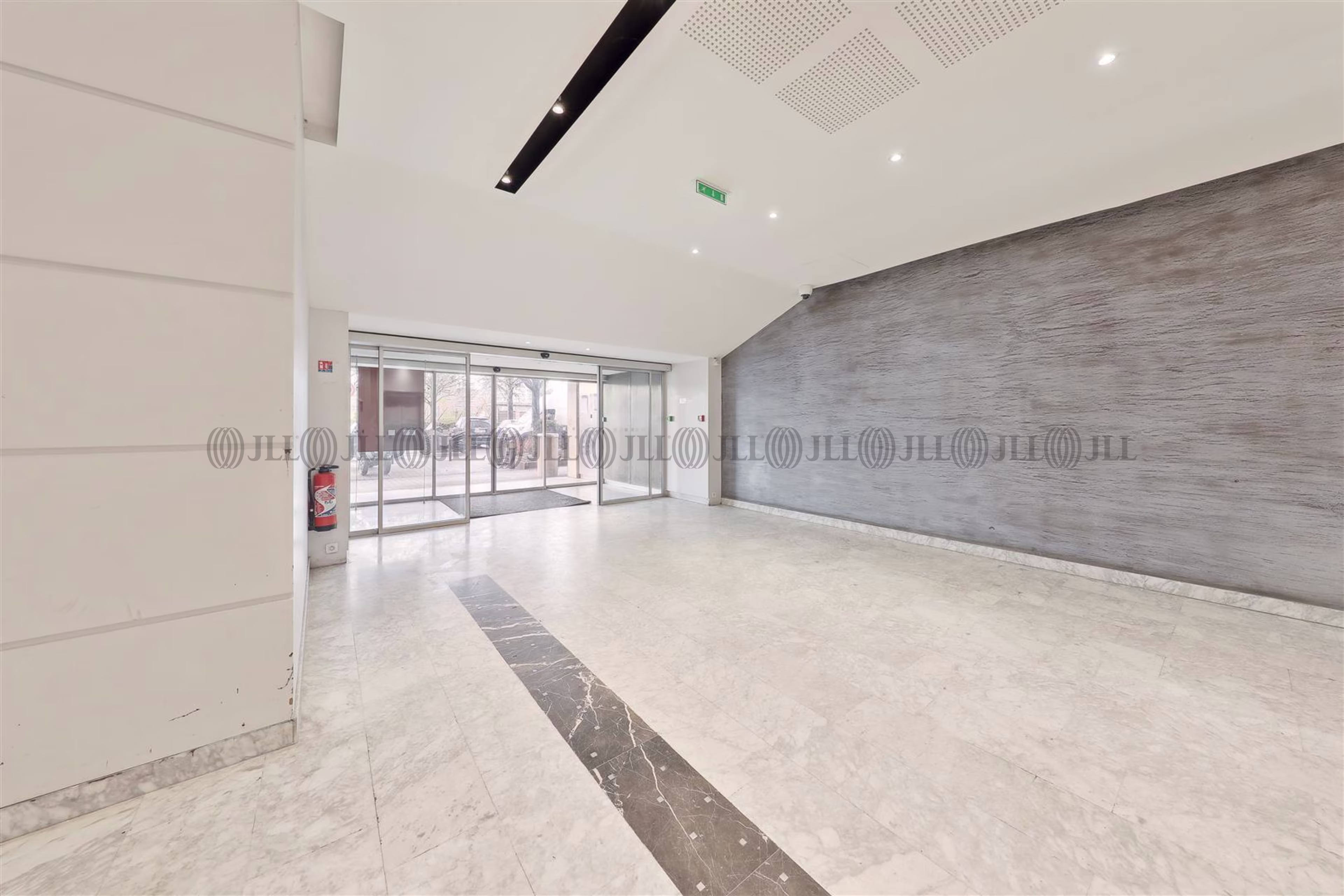 4 AVENUE LAURENT CELY