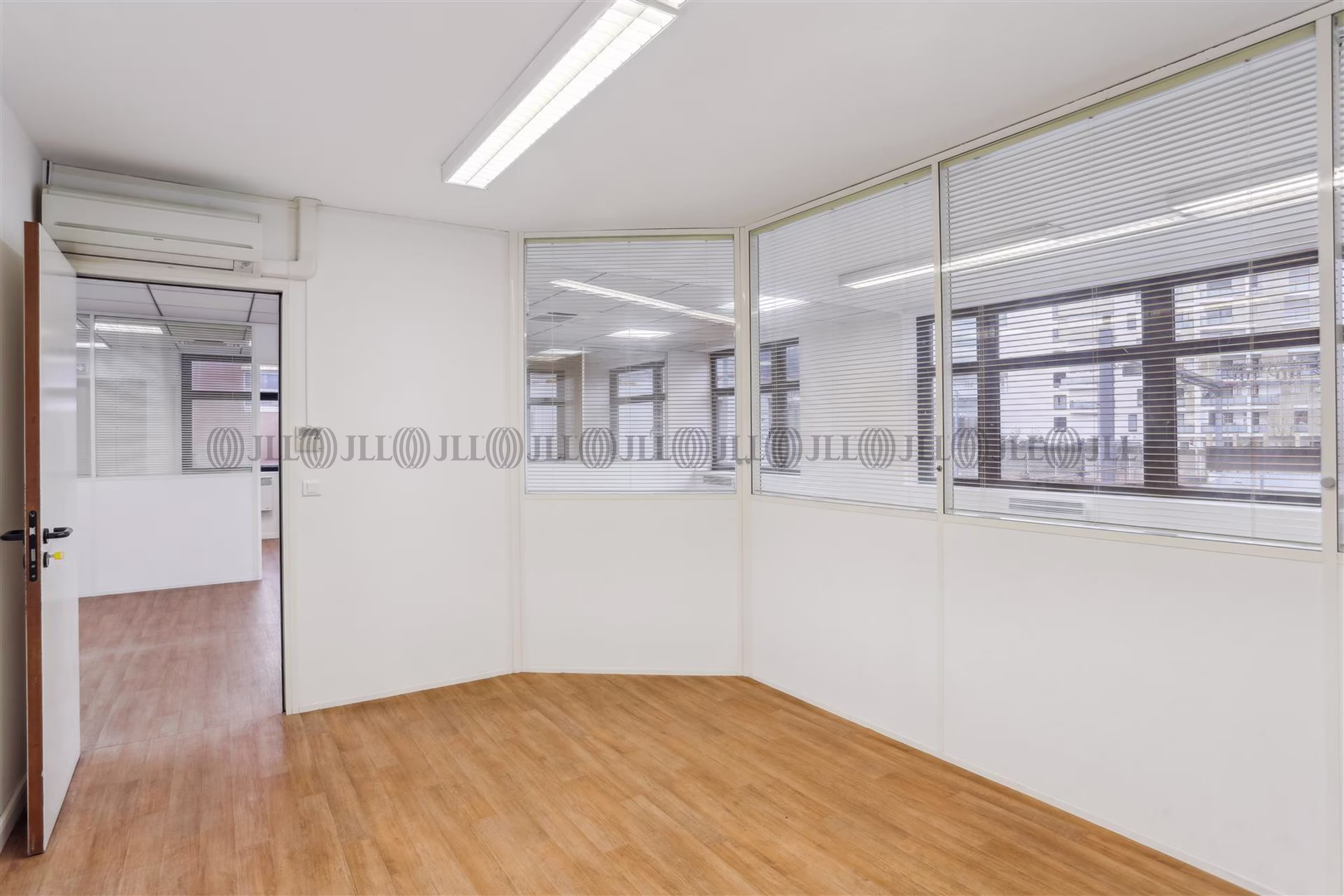 16 RUE JEAN JACQUES ROUSSEAU