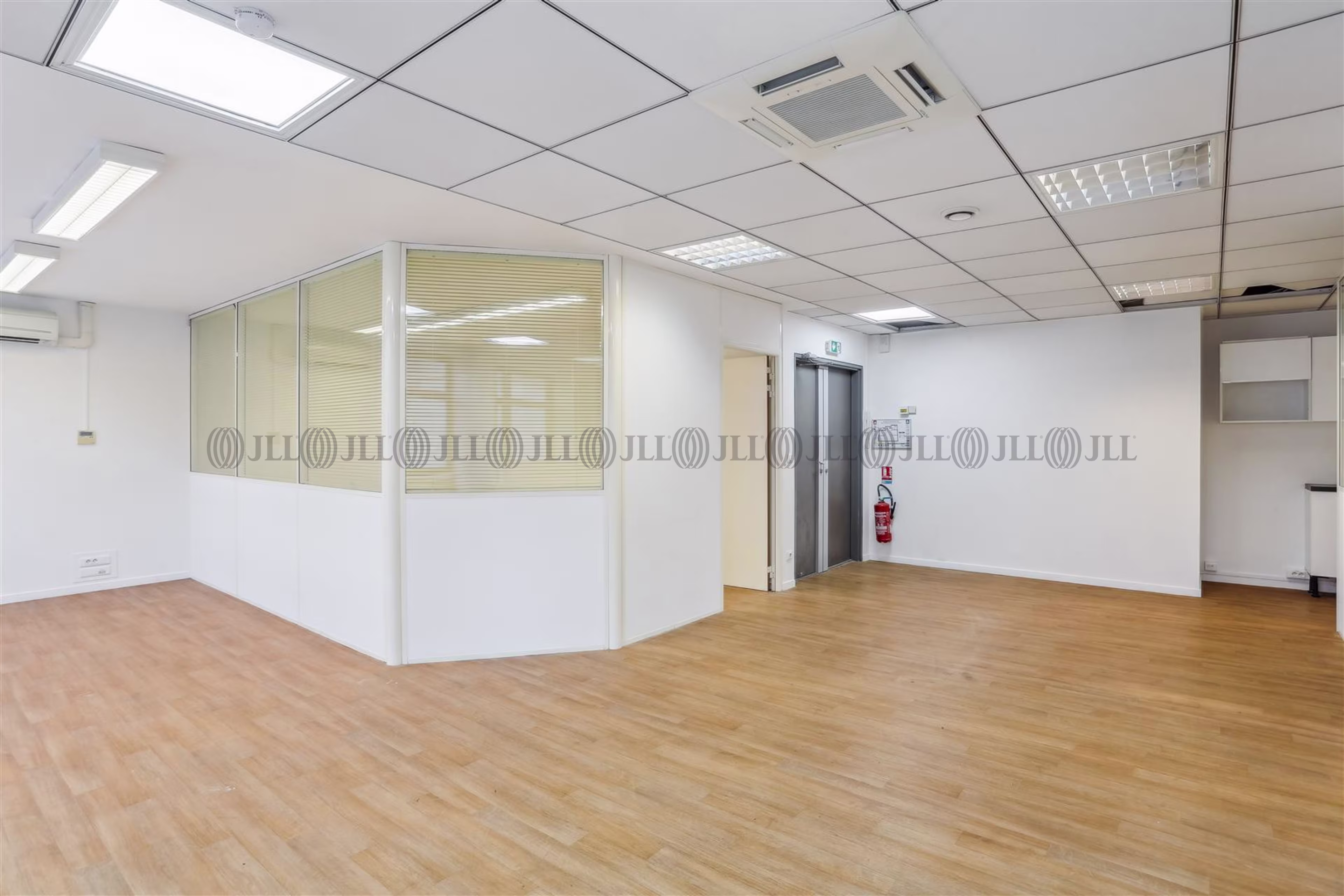 16 RUE JEAN JACQUES ROUSSEAU