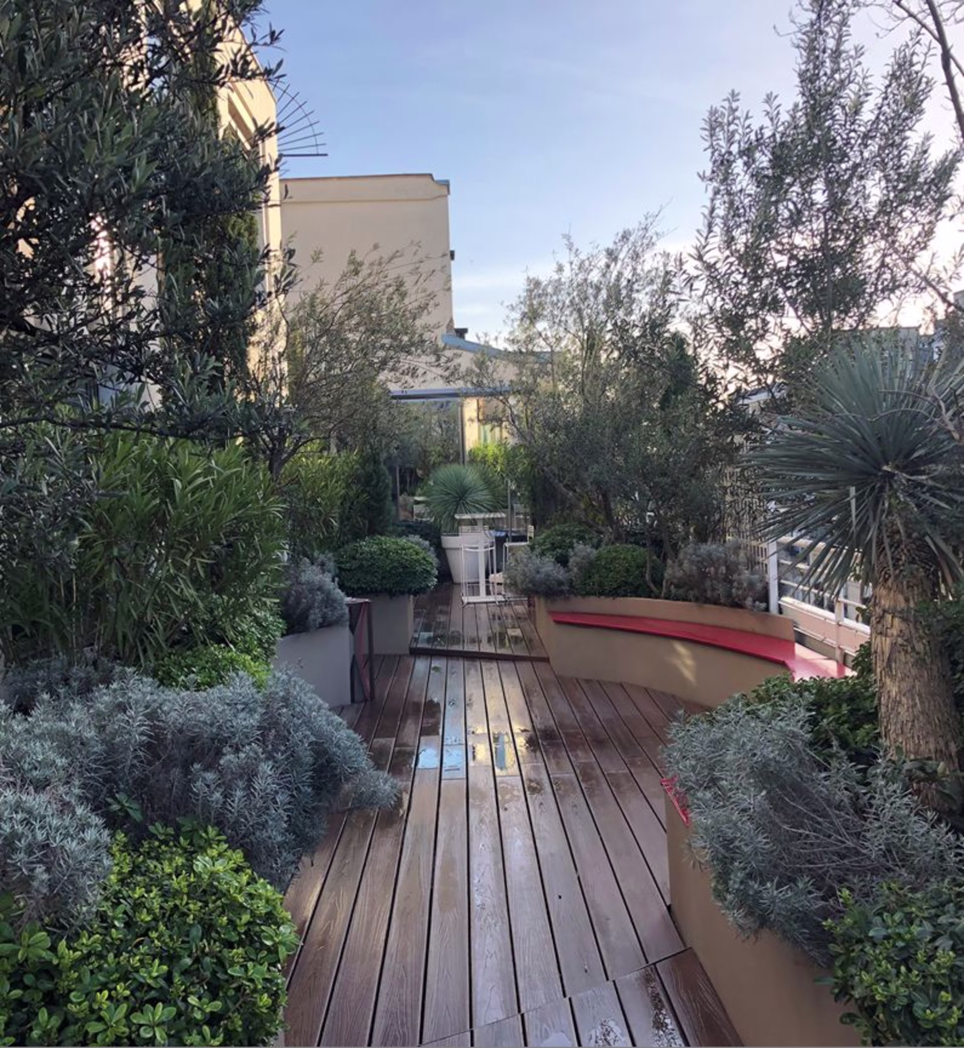 32 RUE DE LISBONNE
