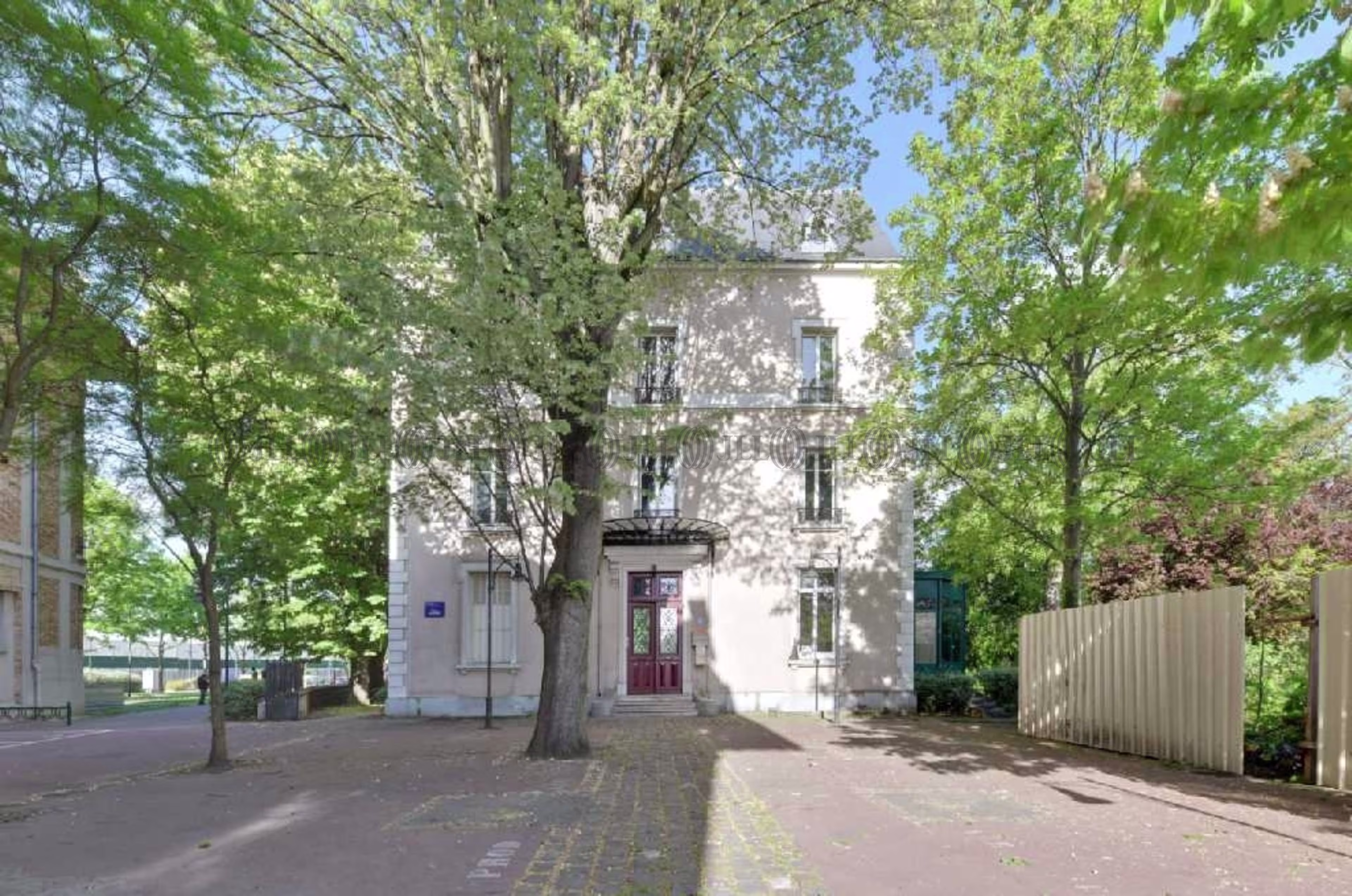 45 AVENUE VICTOR HUGO