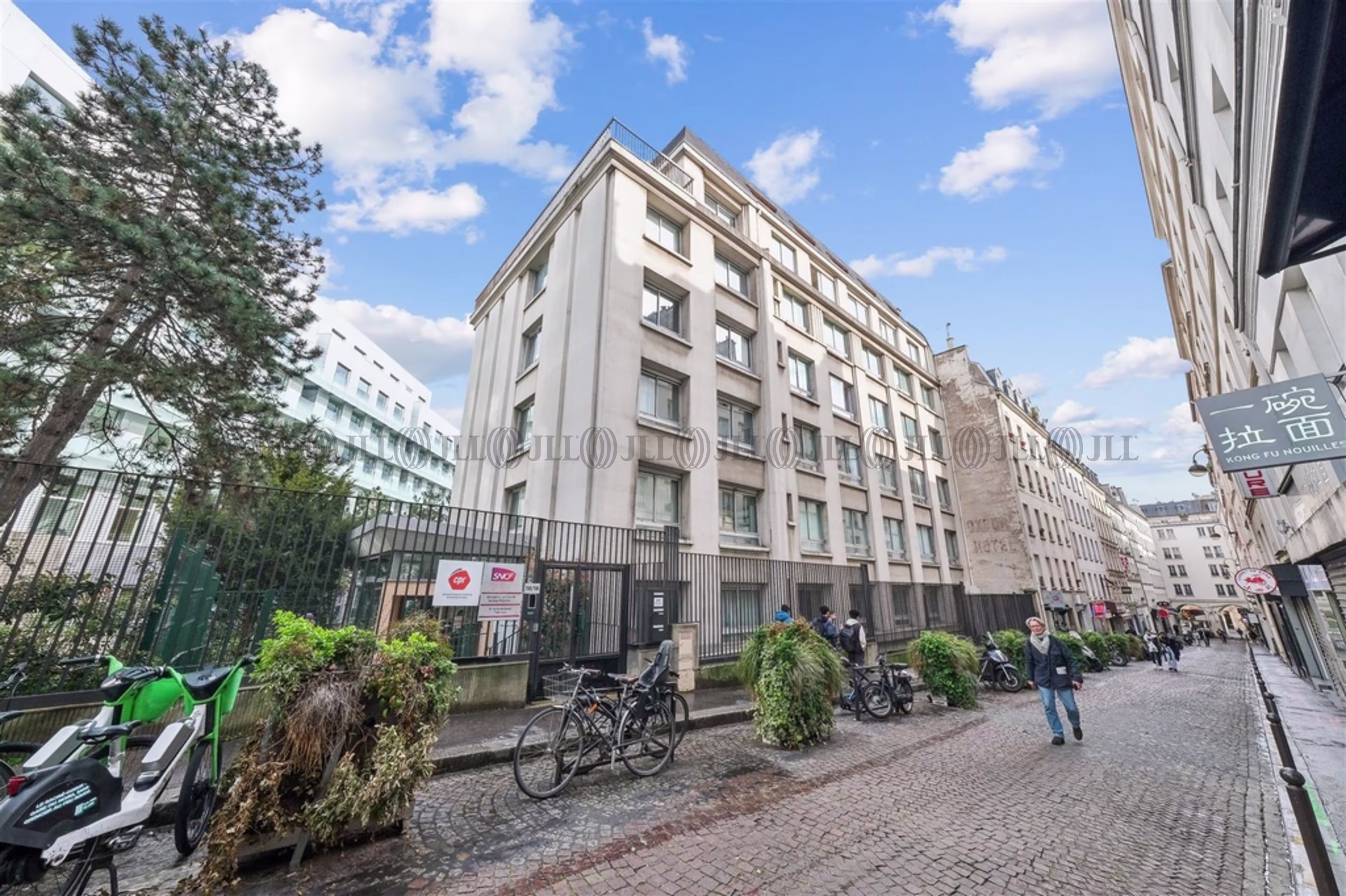 16 RUE DE BUDAPEST