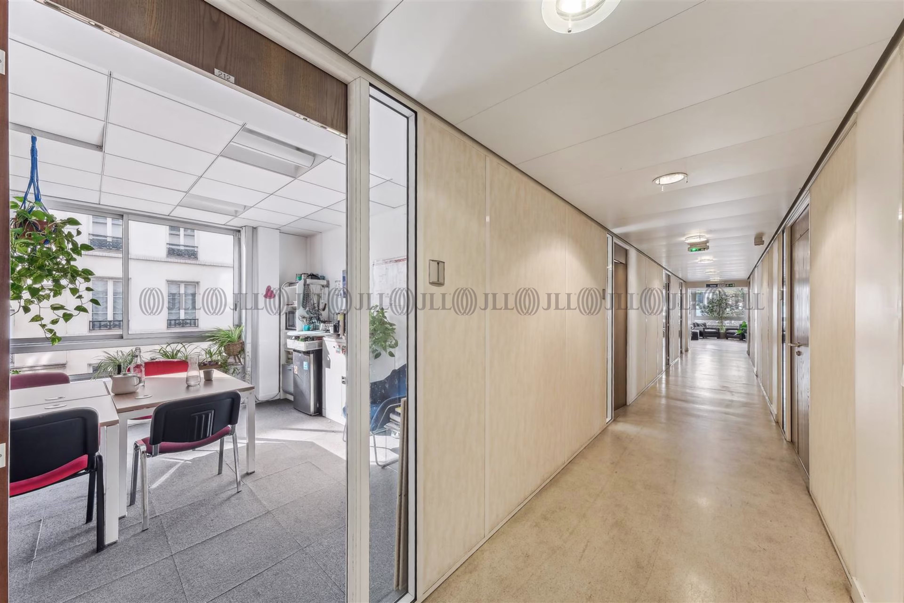 16 RUE DE BUDAPEST