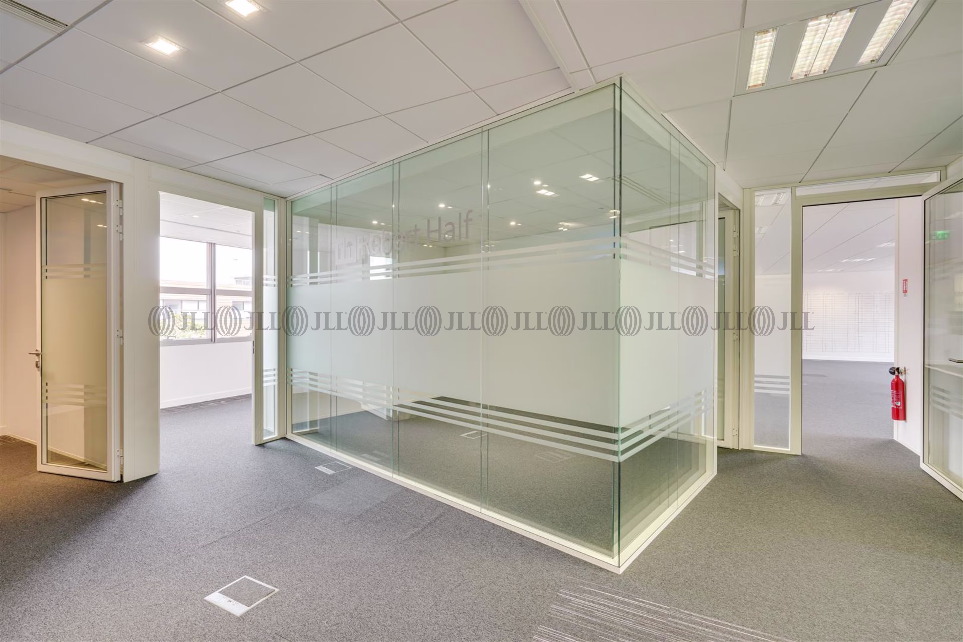 102 AVENUE DE PARIS