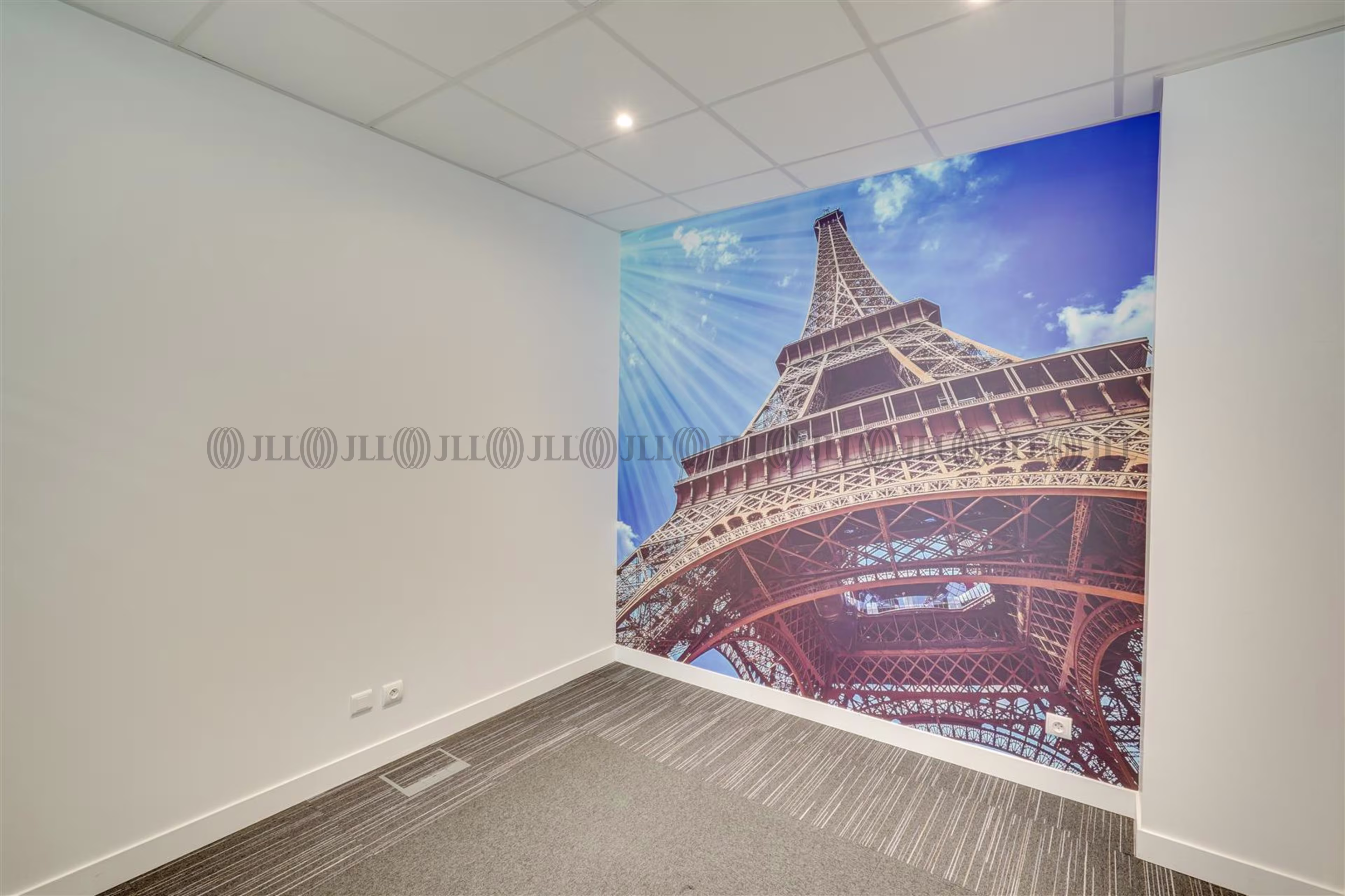 102 AVENUE DE PARIS