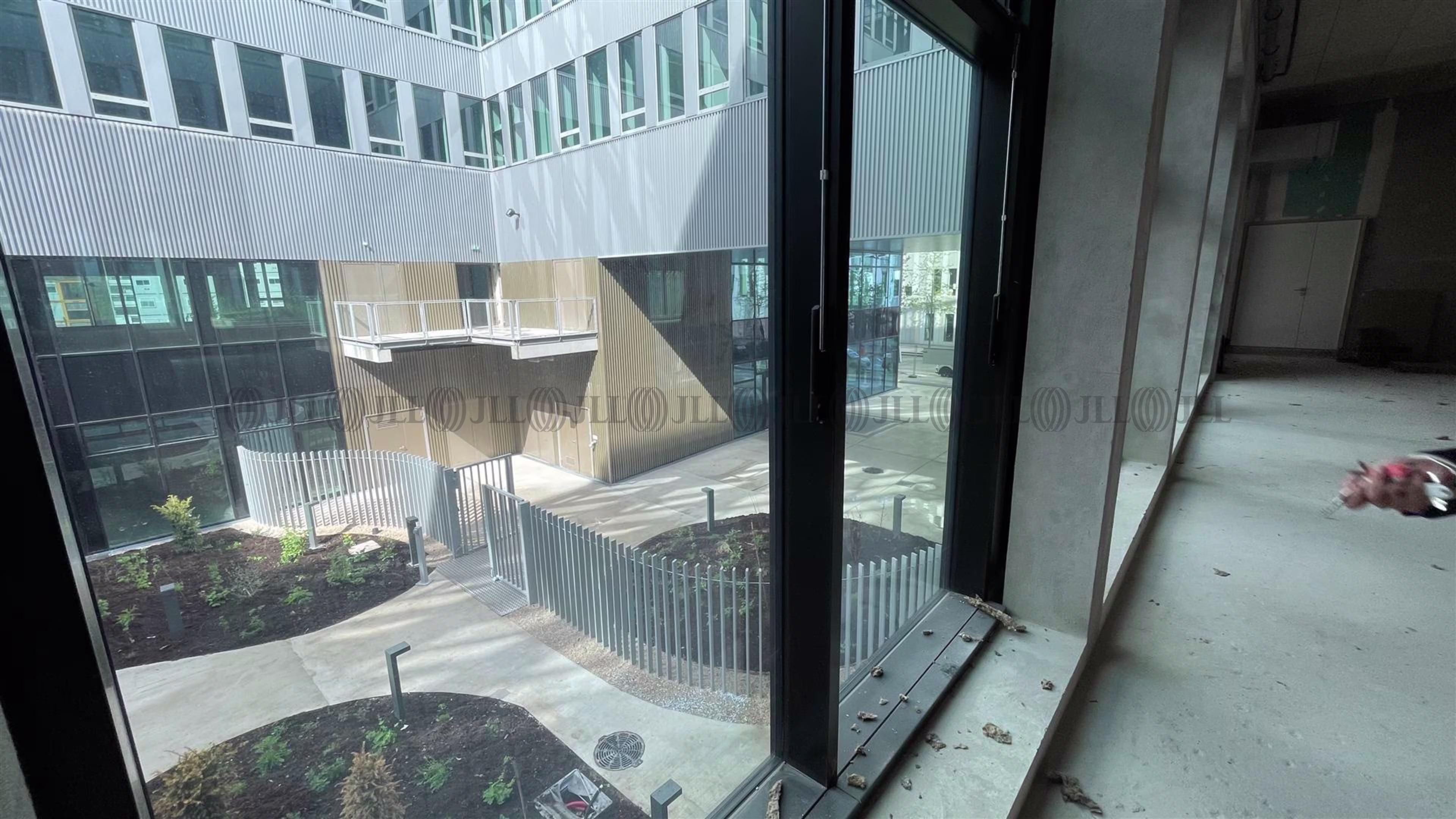 1 RUE CAMILLE MOKE
