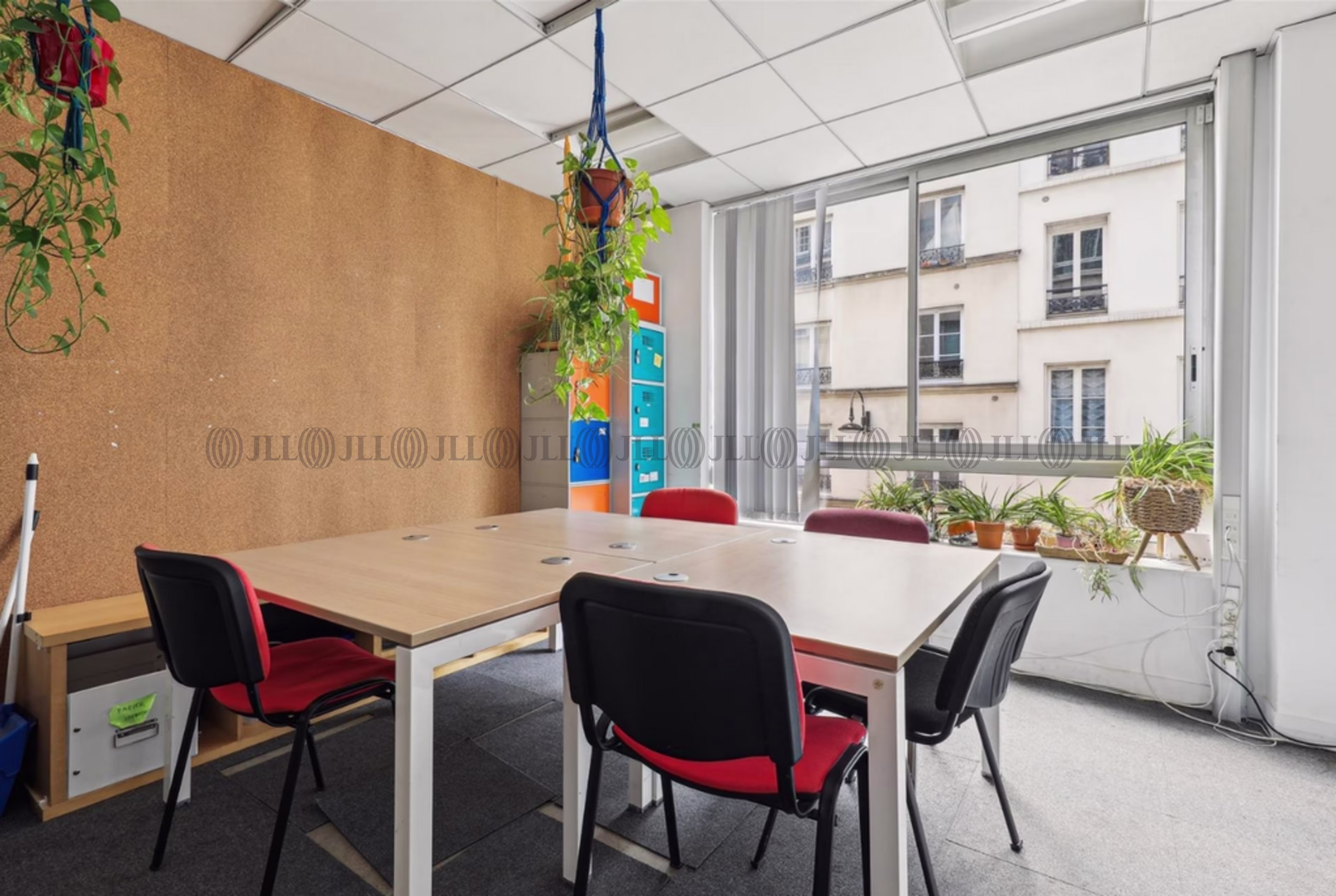 16 RUE DE BUDAPEST