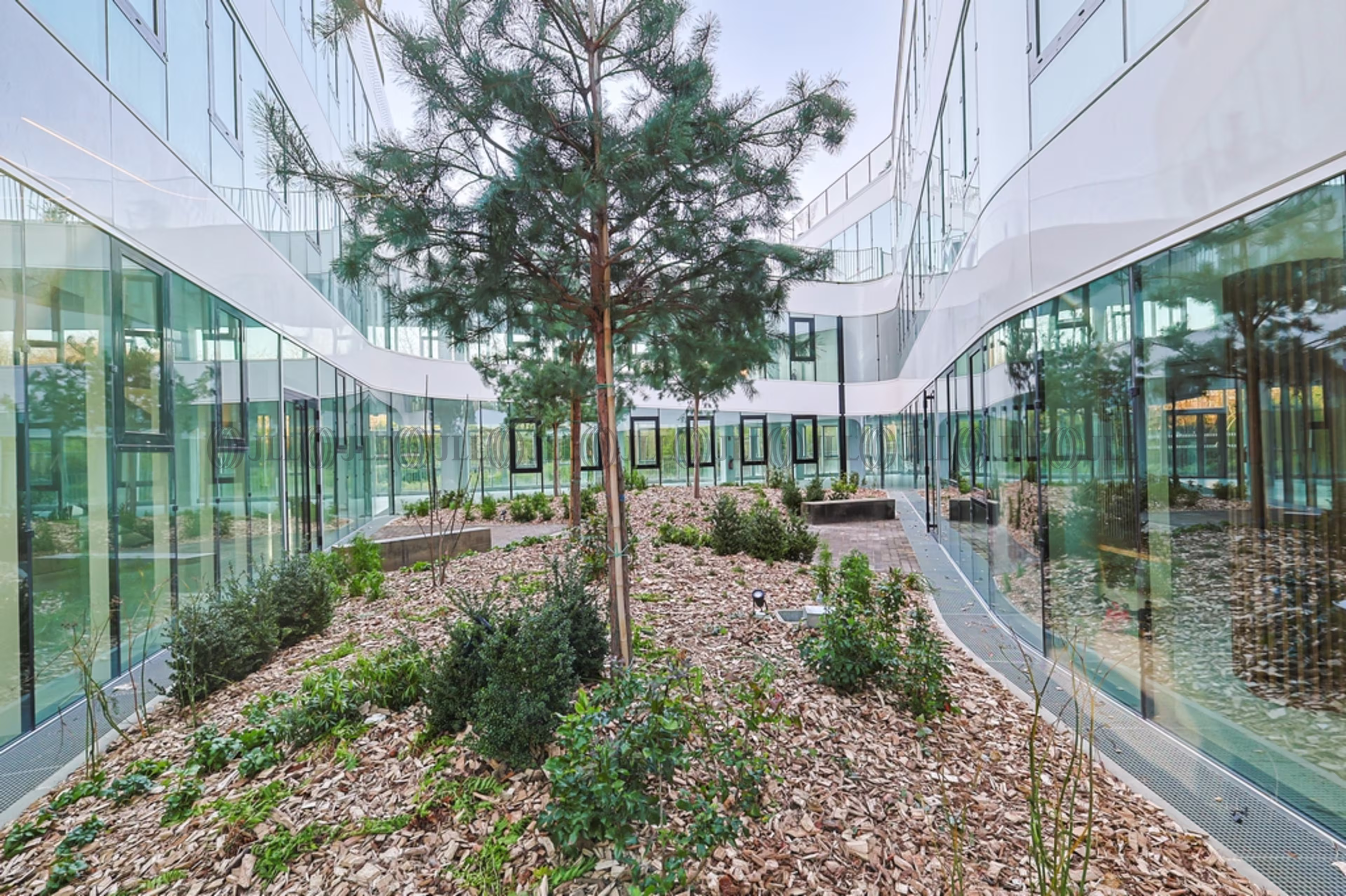 100 BOULEVARD CARNOT
