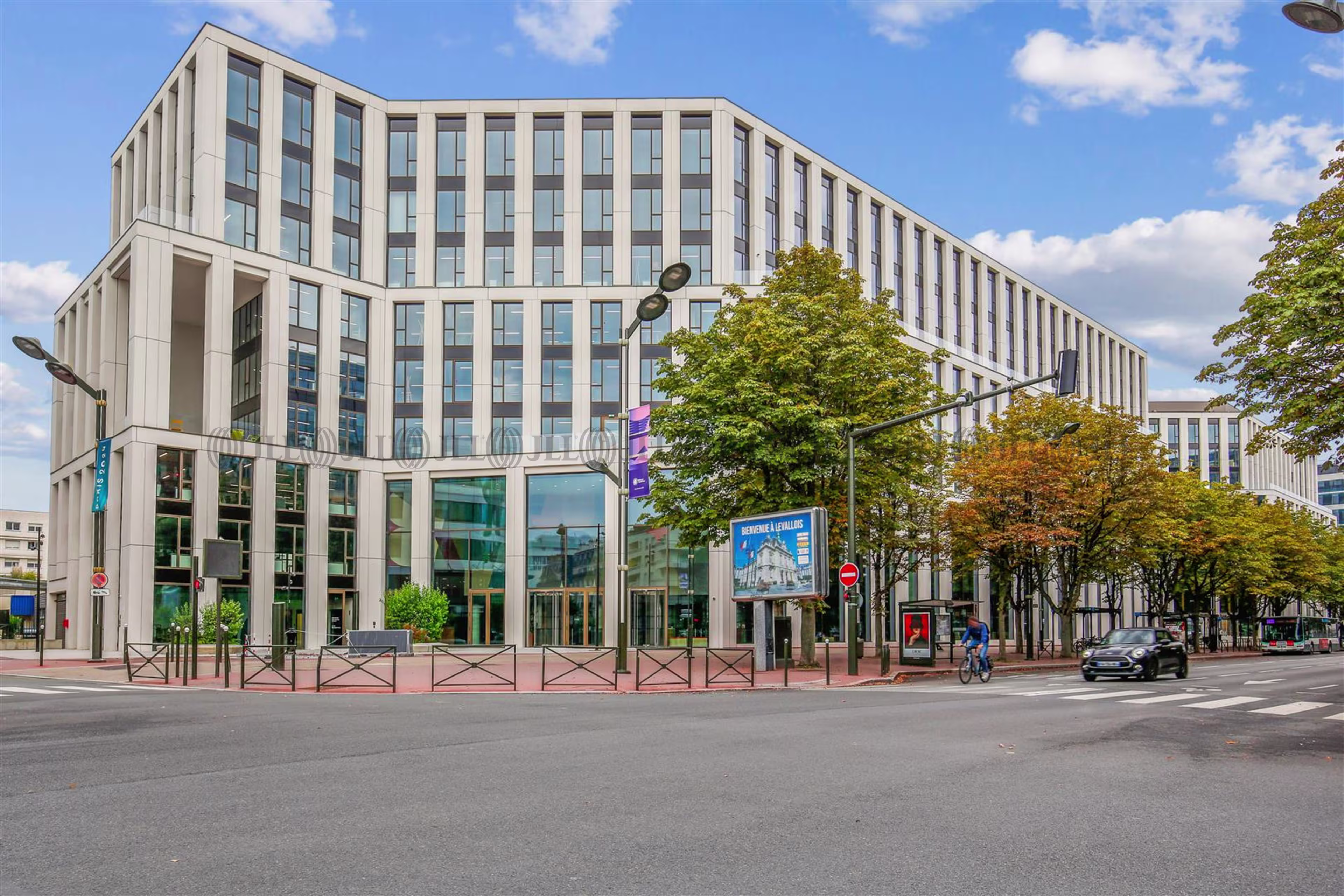 145-149 RUE ANATOLE FRANCE