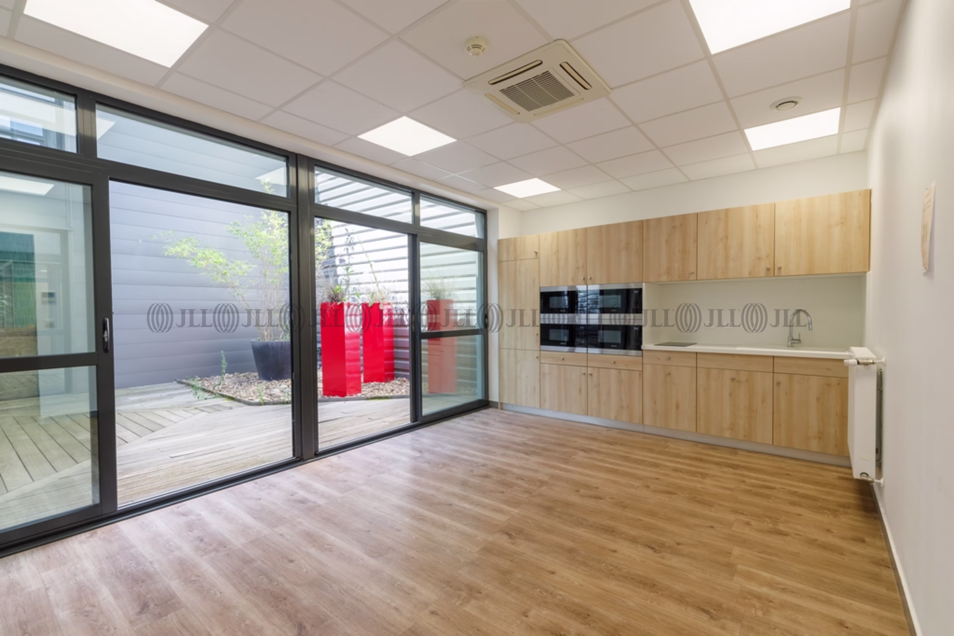 555 RUE DE LA DOMBES