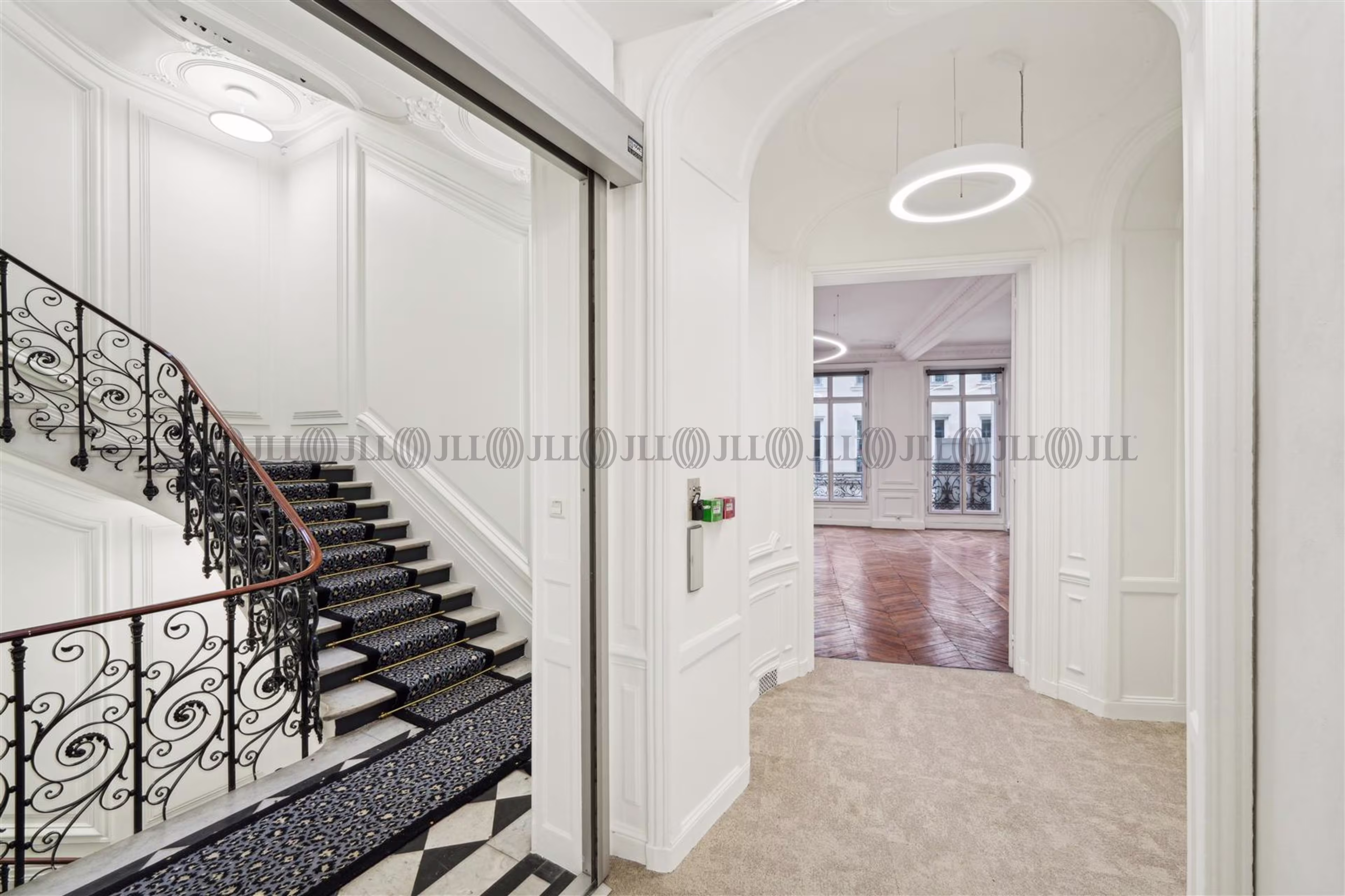 60 RUE DE LA CHAUSSEE D'ANTIN