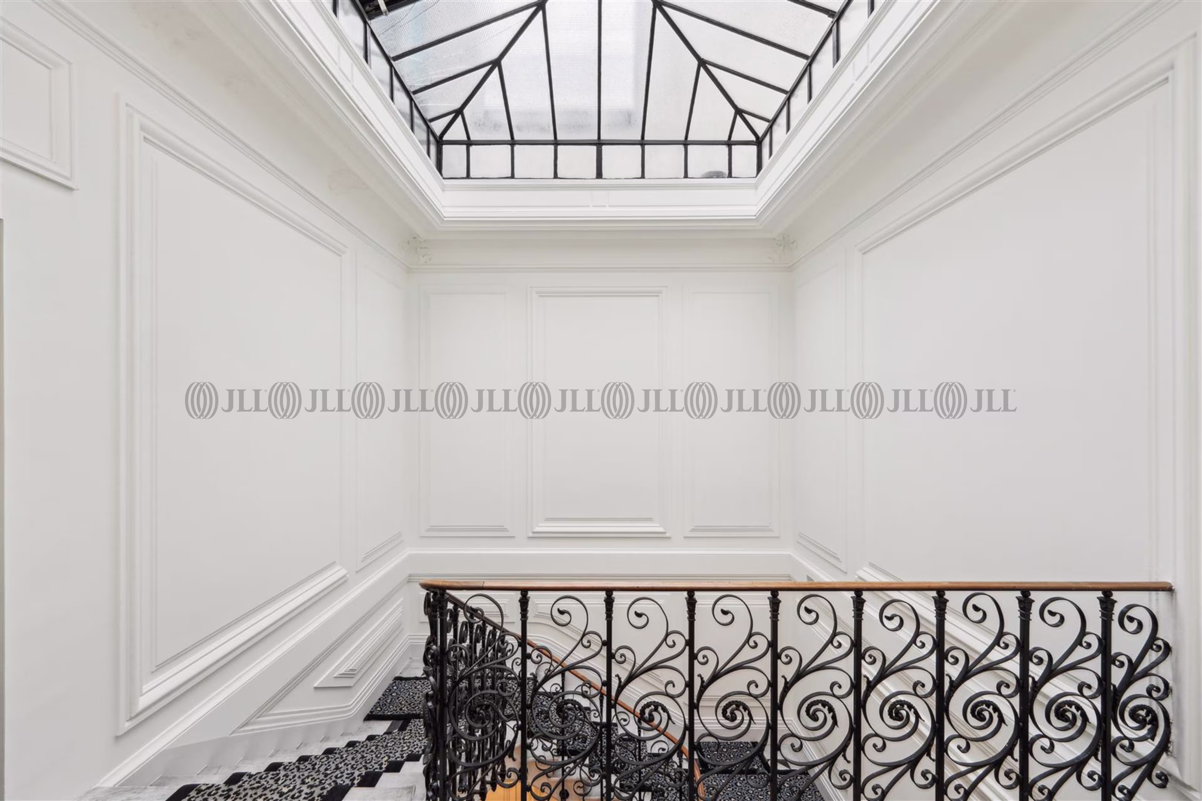 60 RUE DE LA CHAUSSEE D'ANTIN