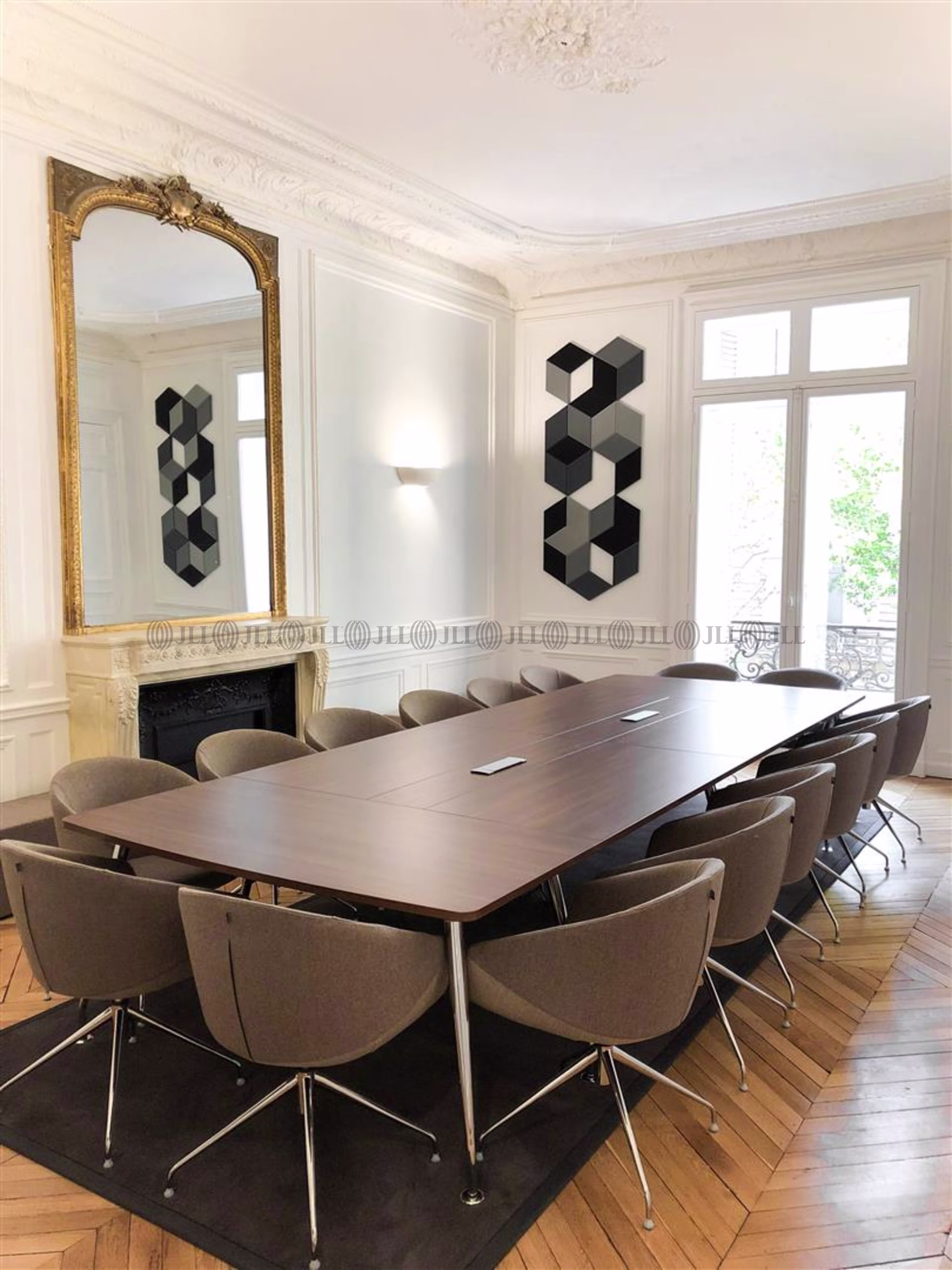 153 BOULEVARD HAUSSMANN