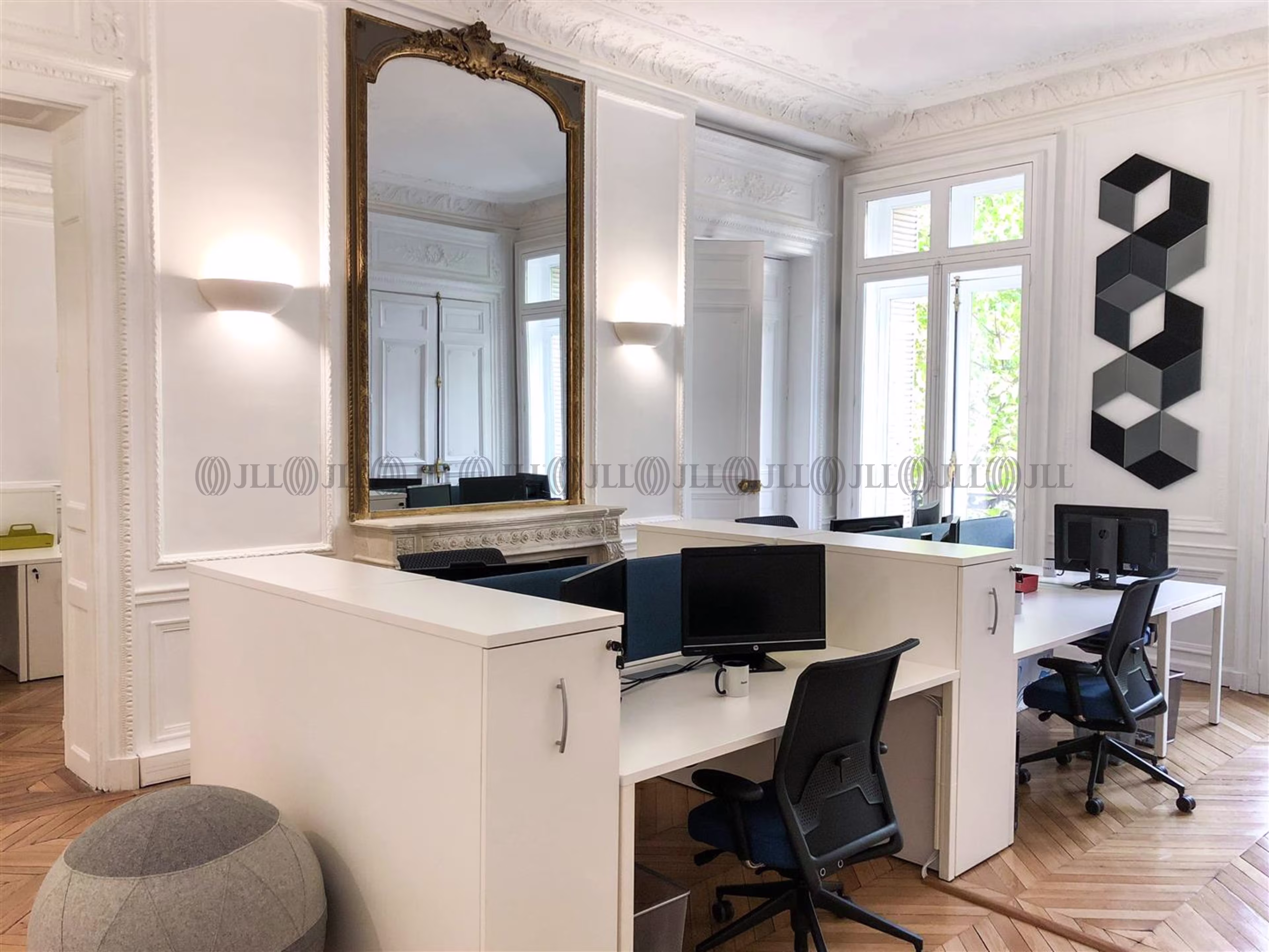 153 BOULEVARD HAUSSMANN
