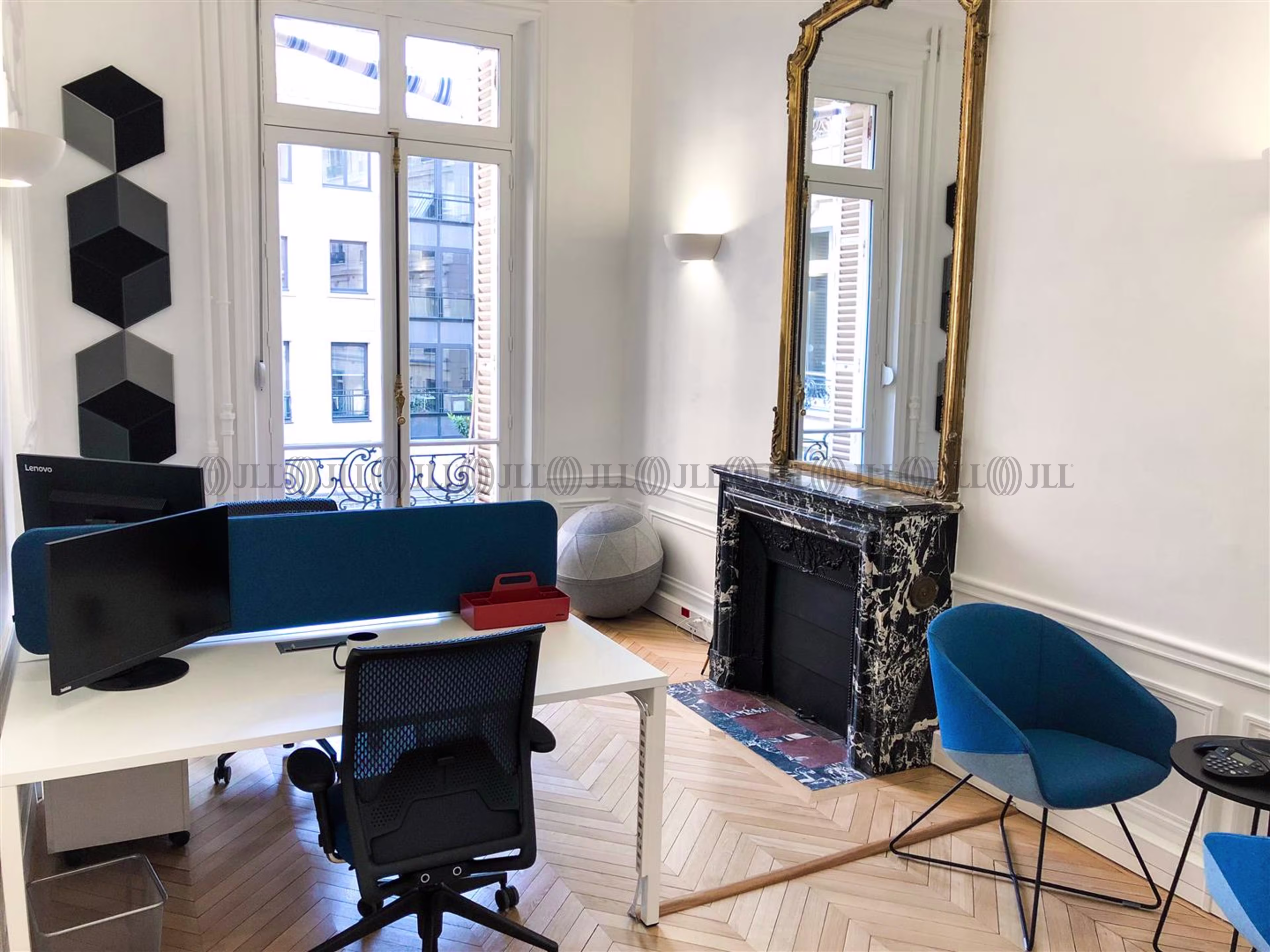 153 BOULEVARD HAUSSMANN