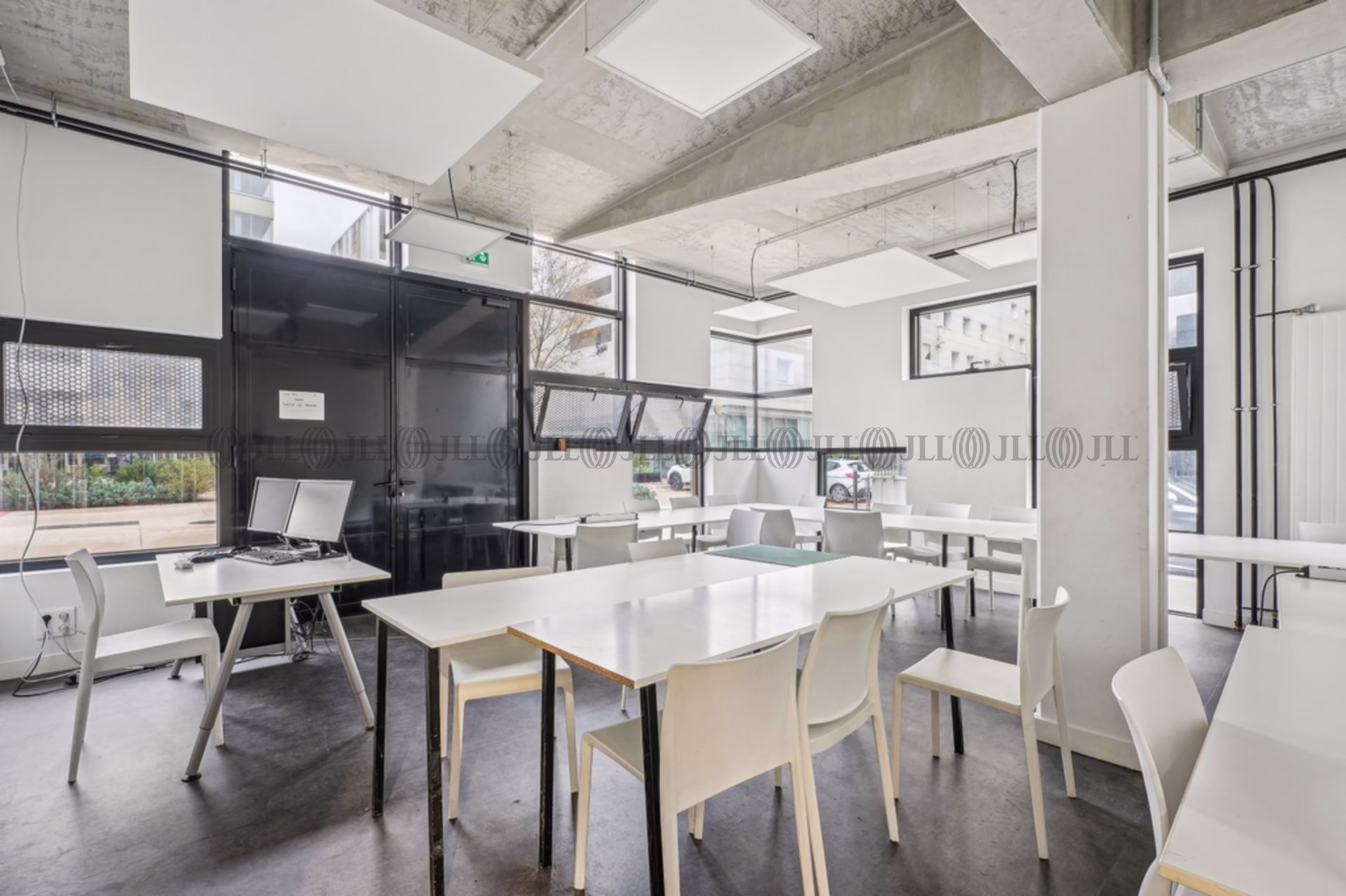 38 RUE DENUZIERE