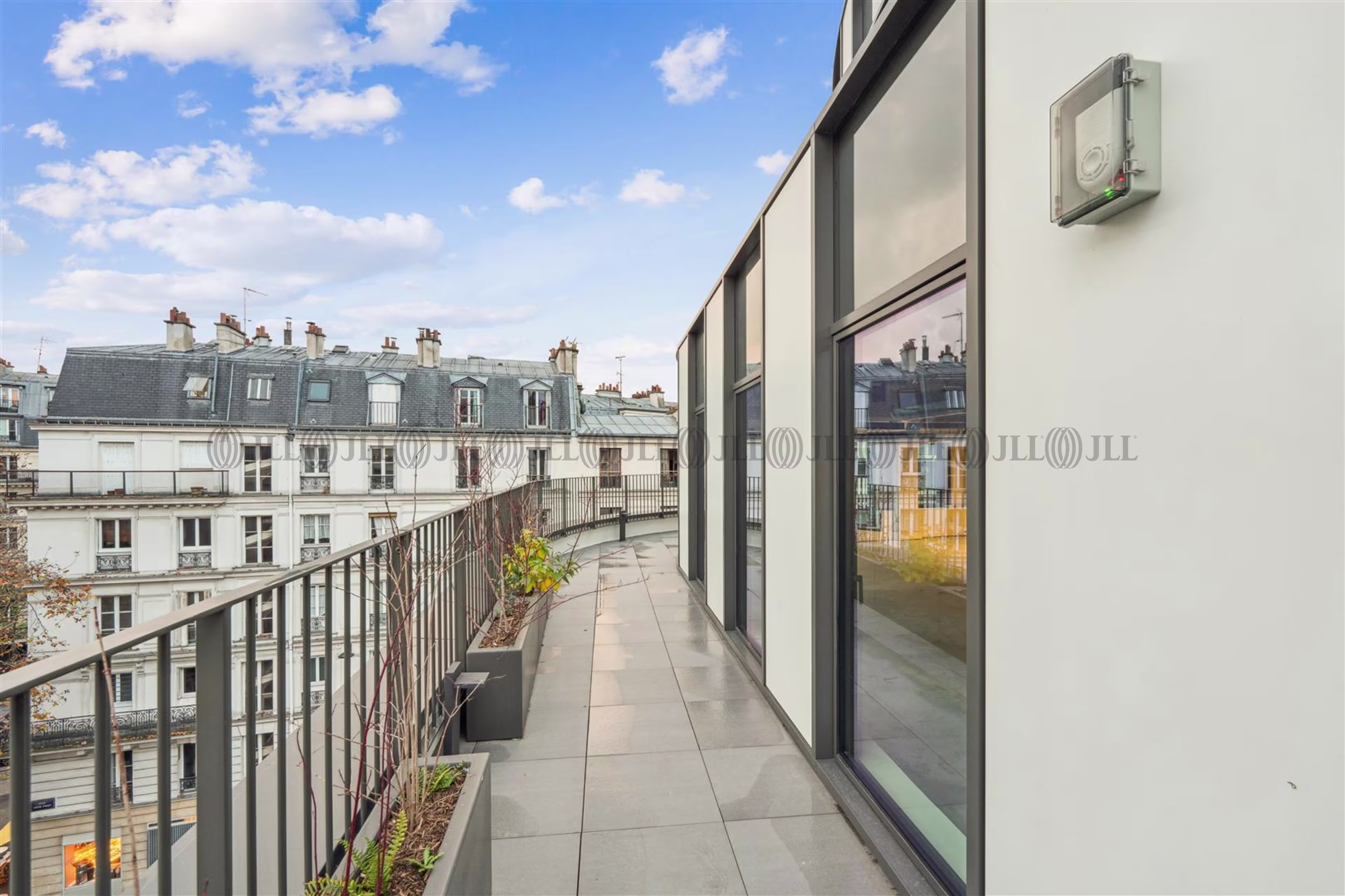 8-10 RUE LEON FROT