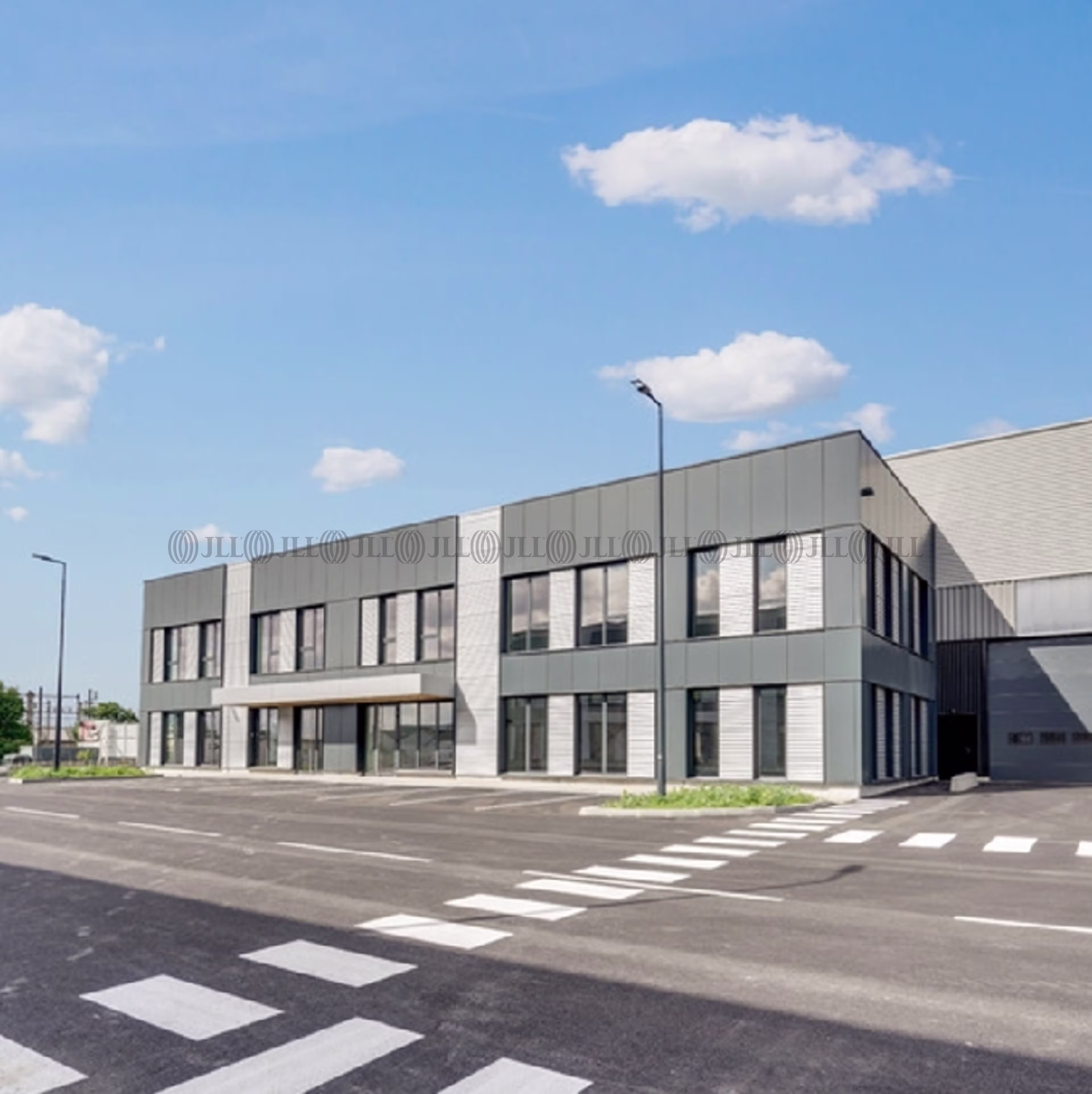 51-53 RUE DU COMMANDANT ROLLAND