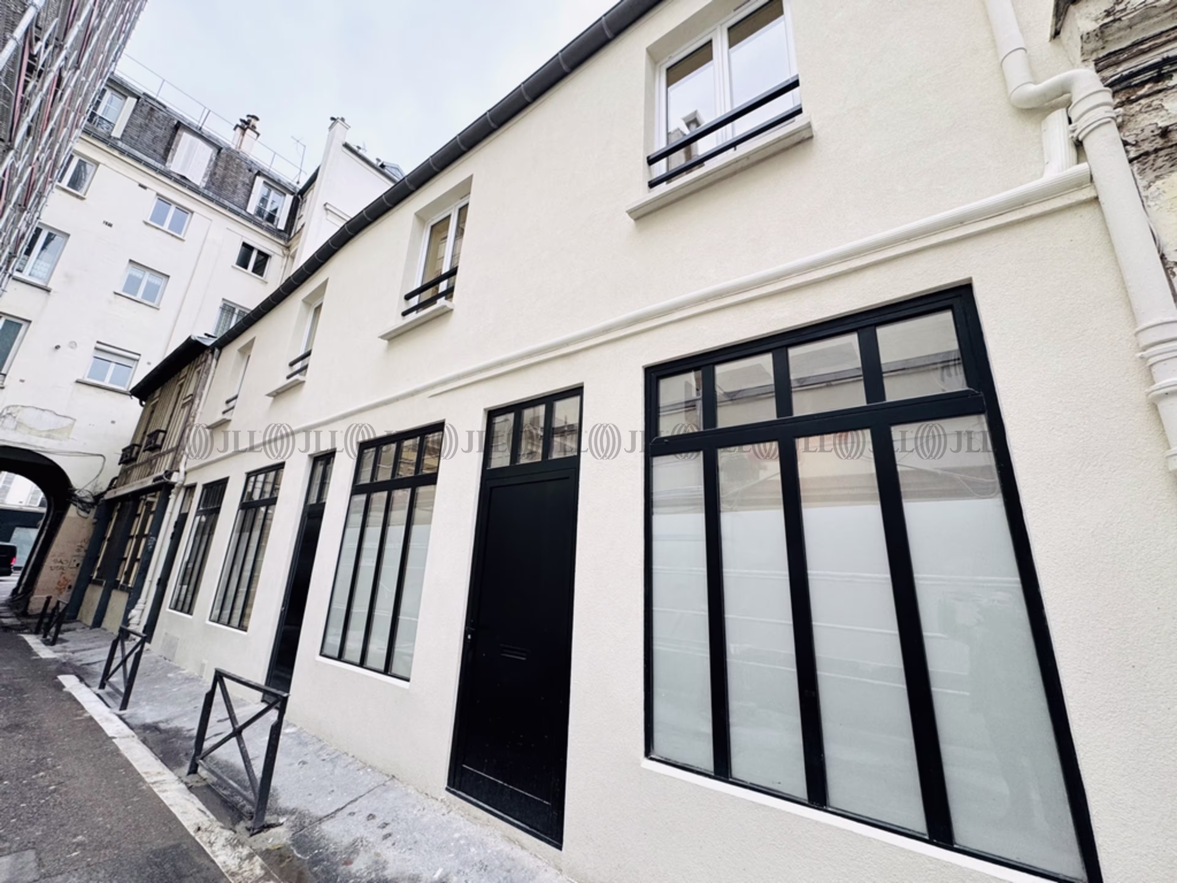 9 PASSAGE DUBAIL
