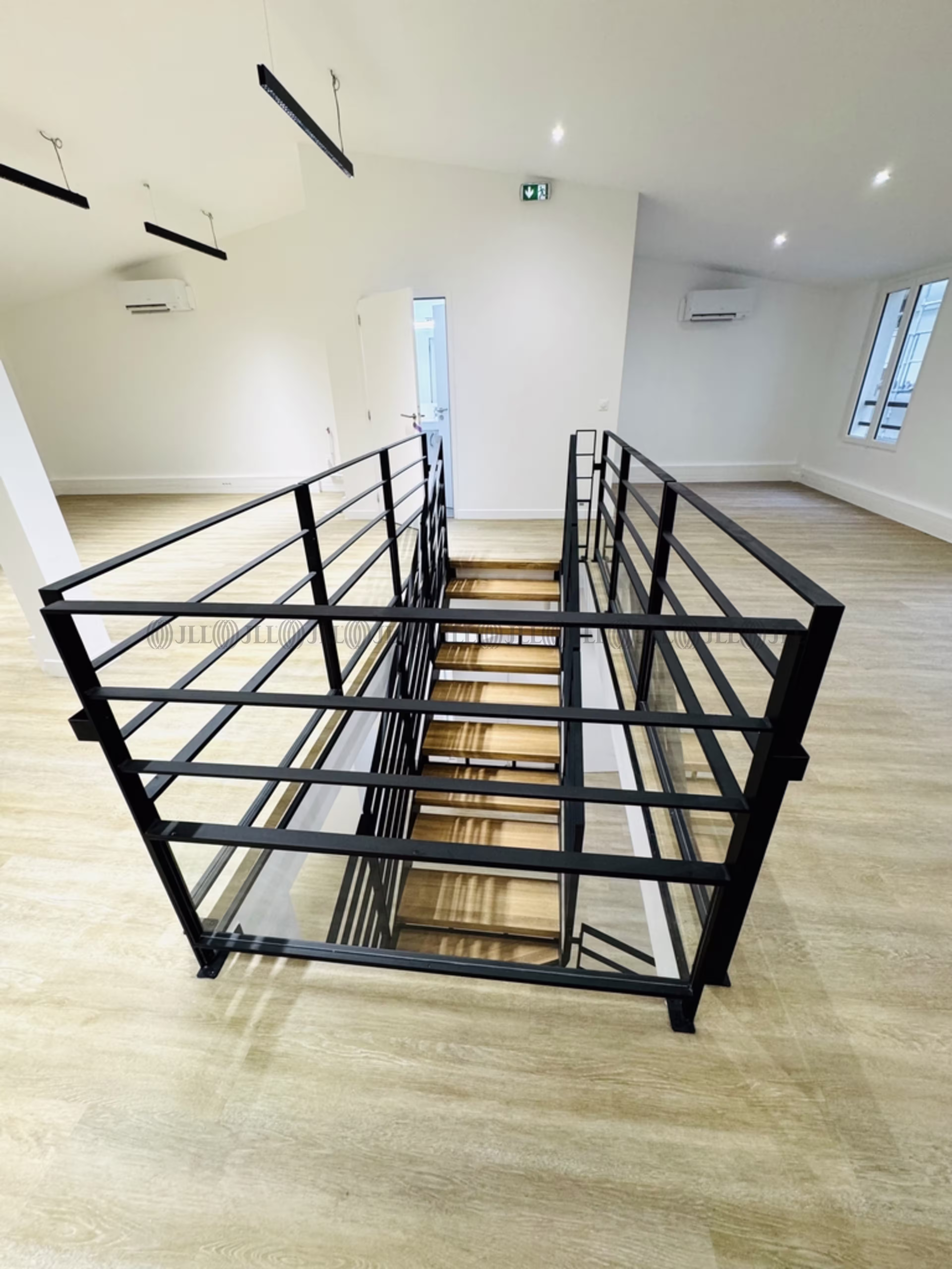 9 PASSAGE DUBAIL
