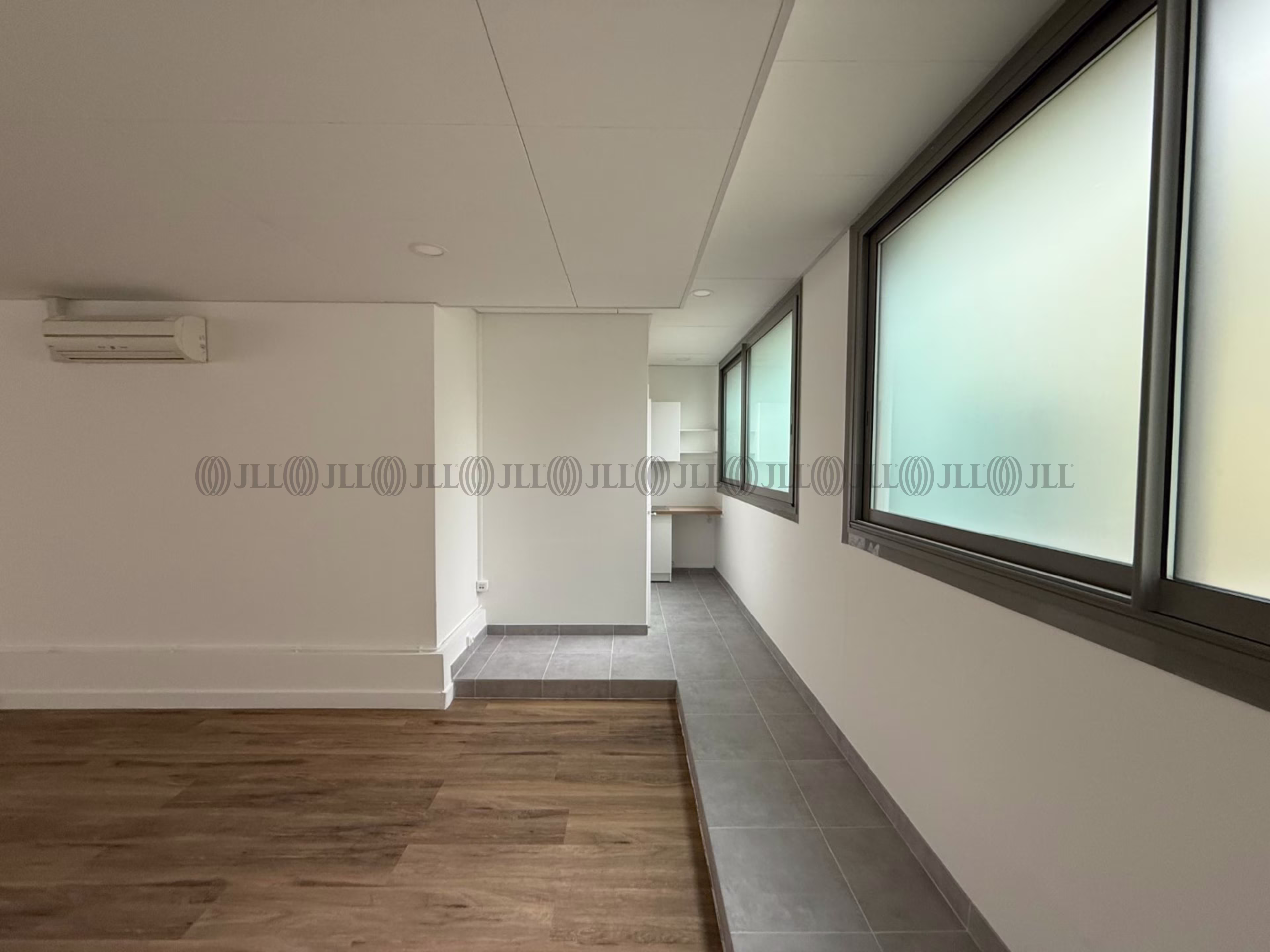 56 RUE CROZATIER