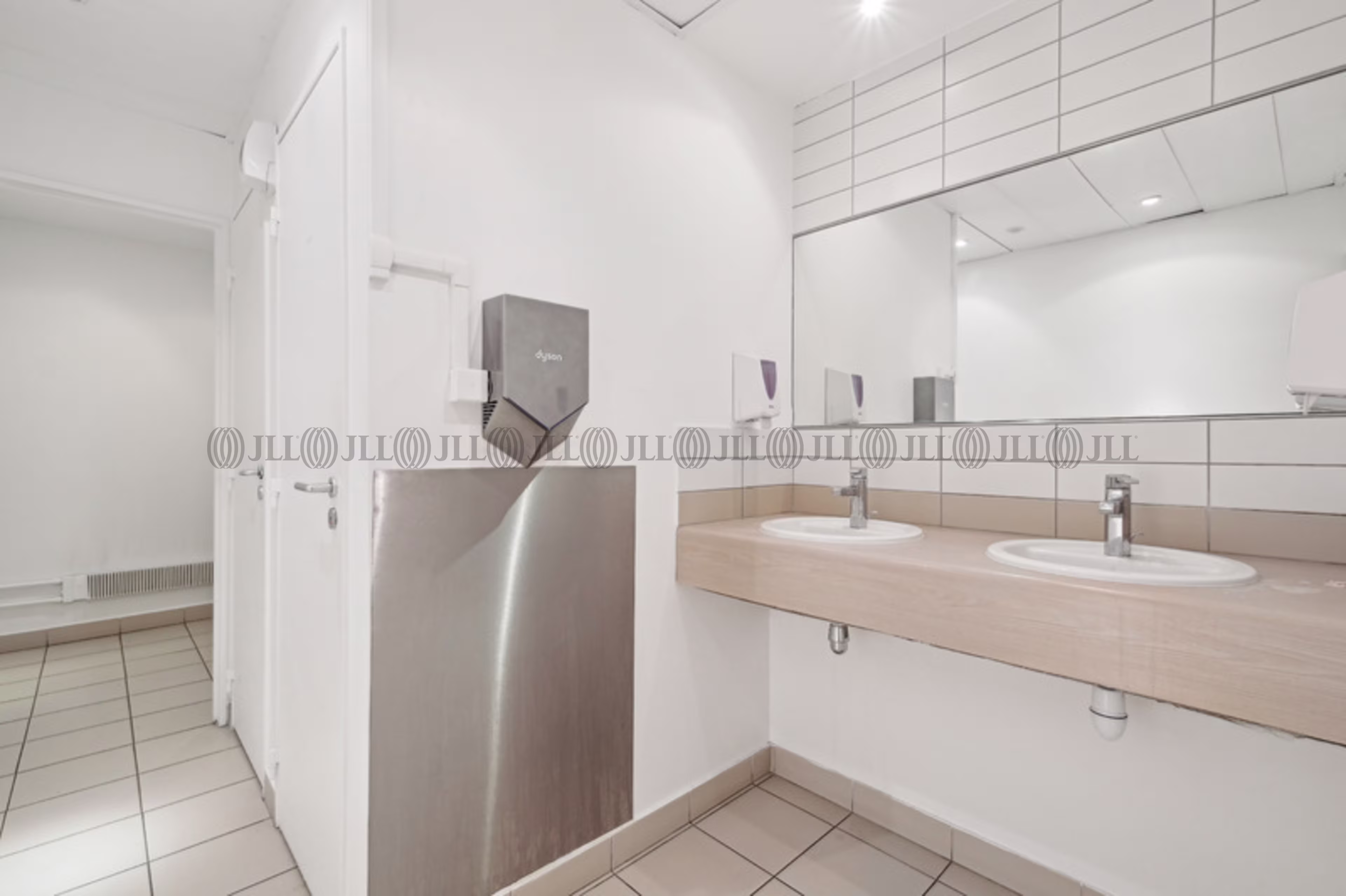 4 AVENUE LAURENT CELY