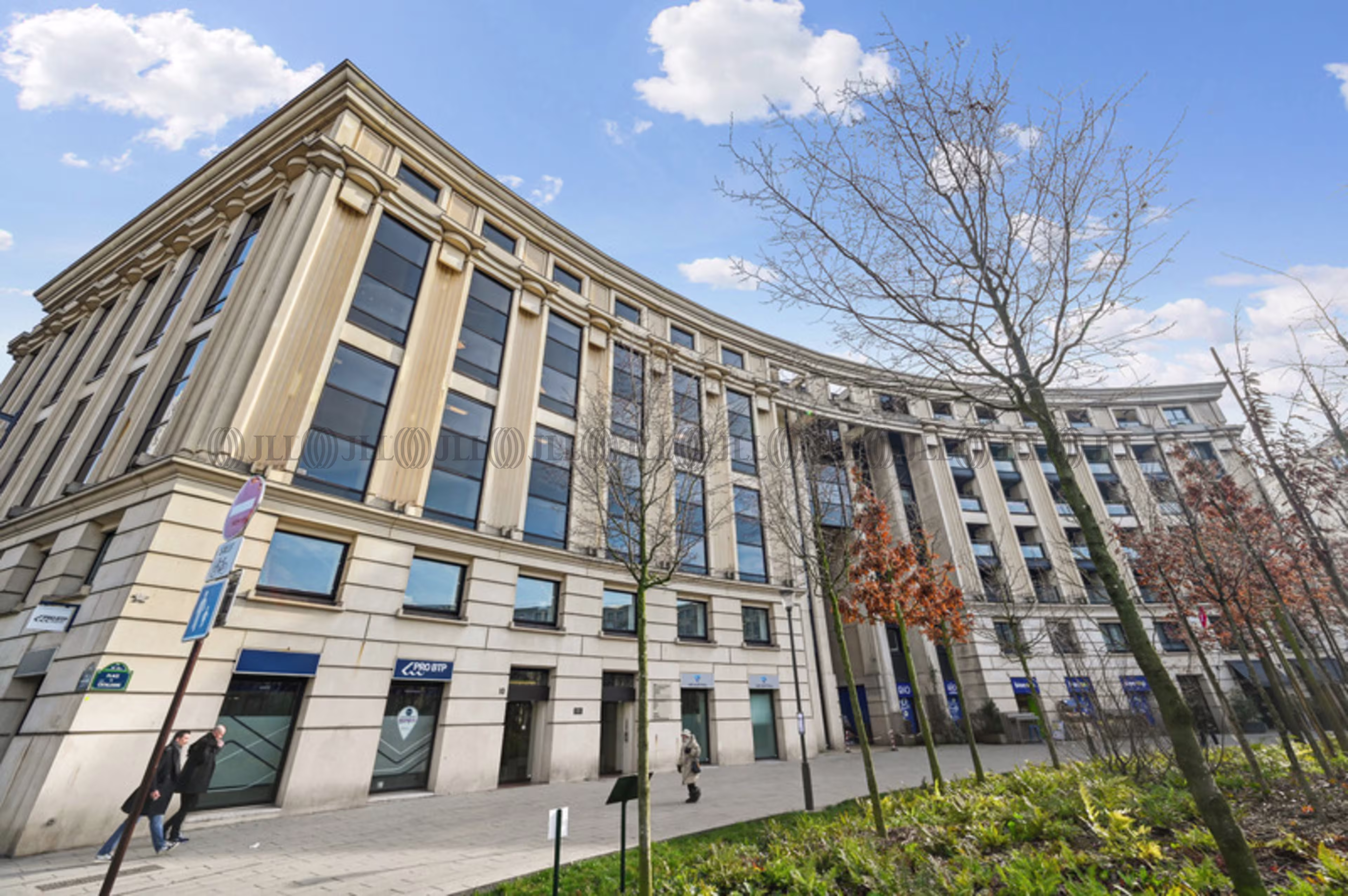 10-18 PLACE DE CATALOGNE