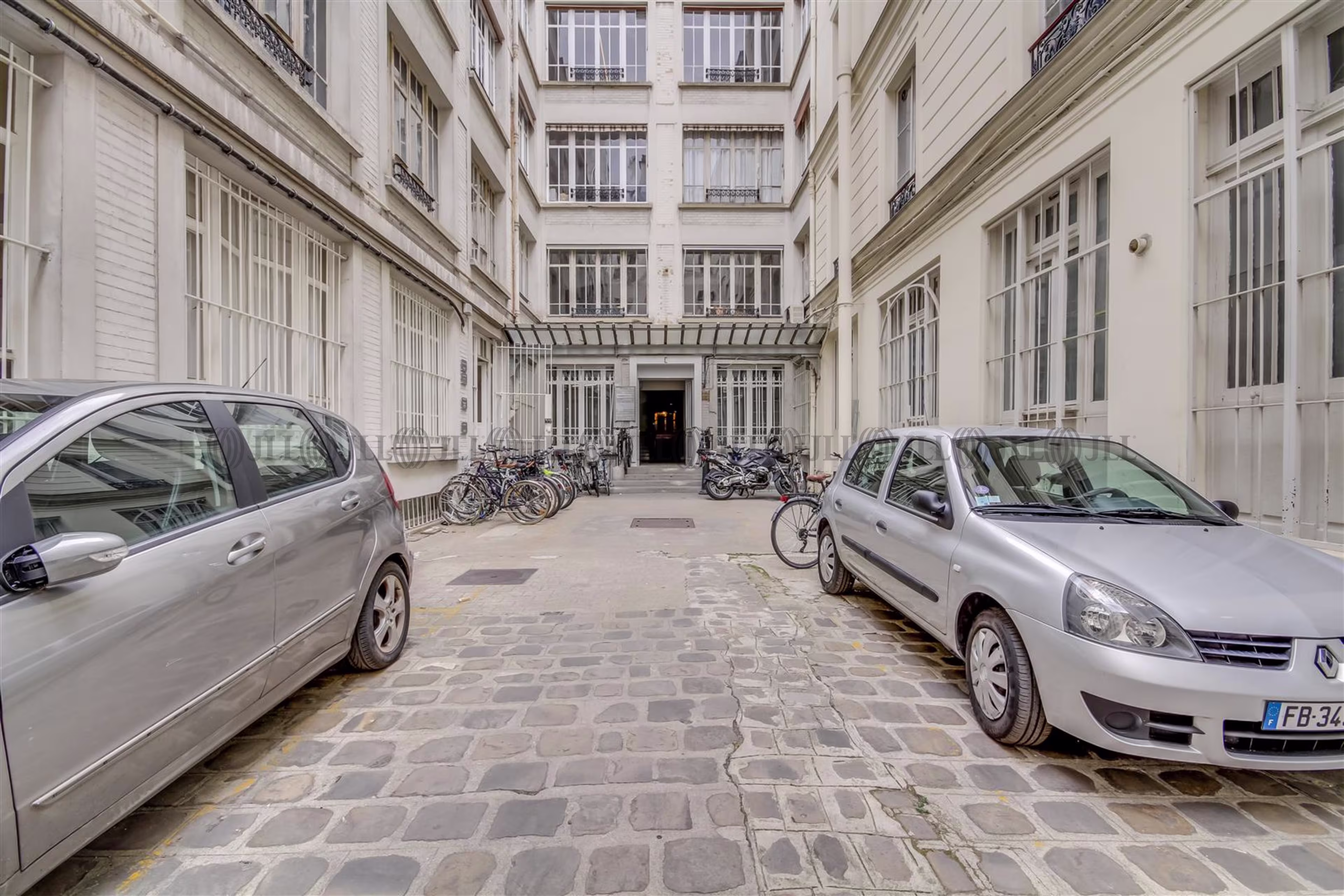 40 RUE DE PARADIS