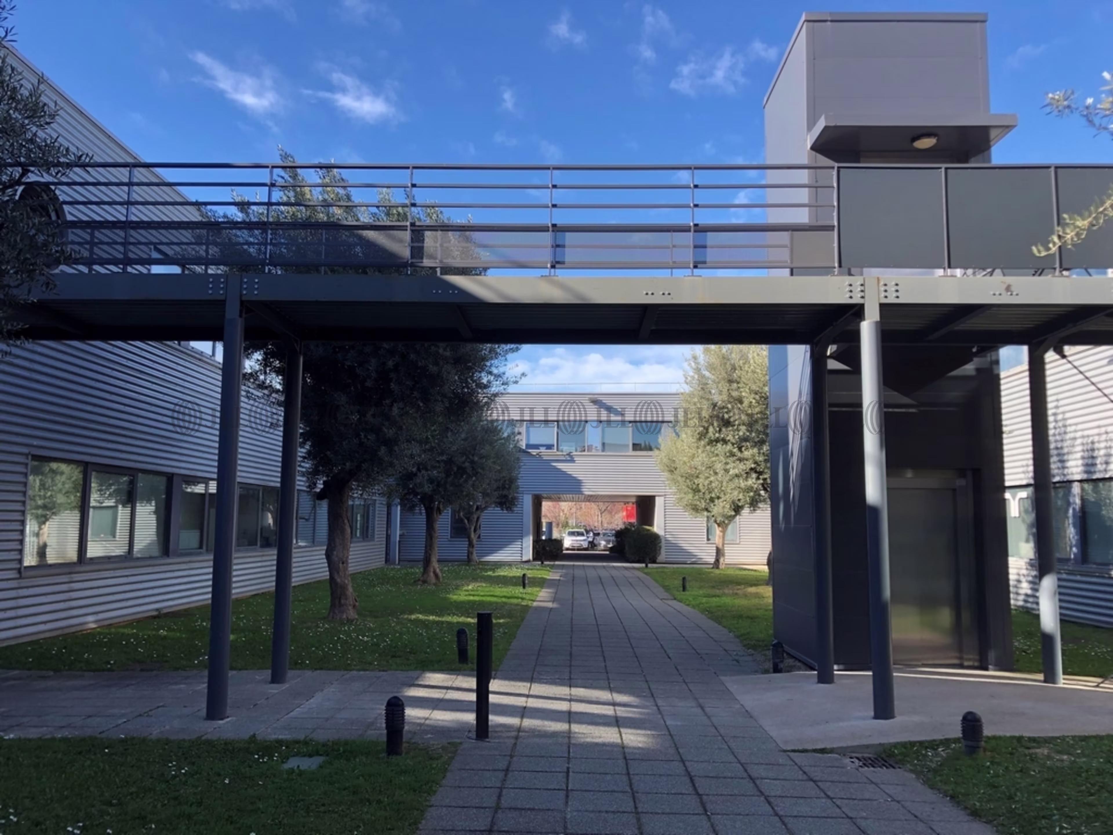 11-15 AVENUE ANDRE ROUSSIN