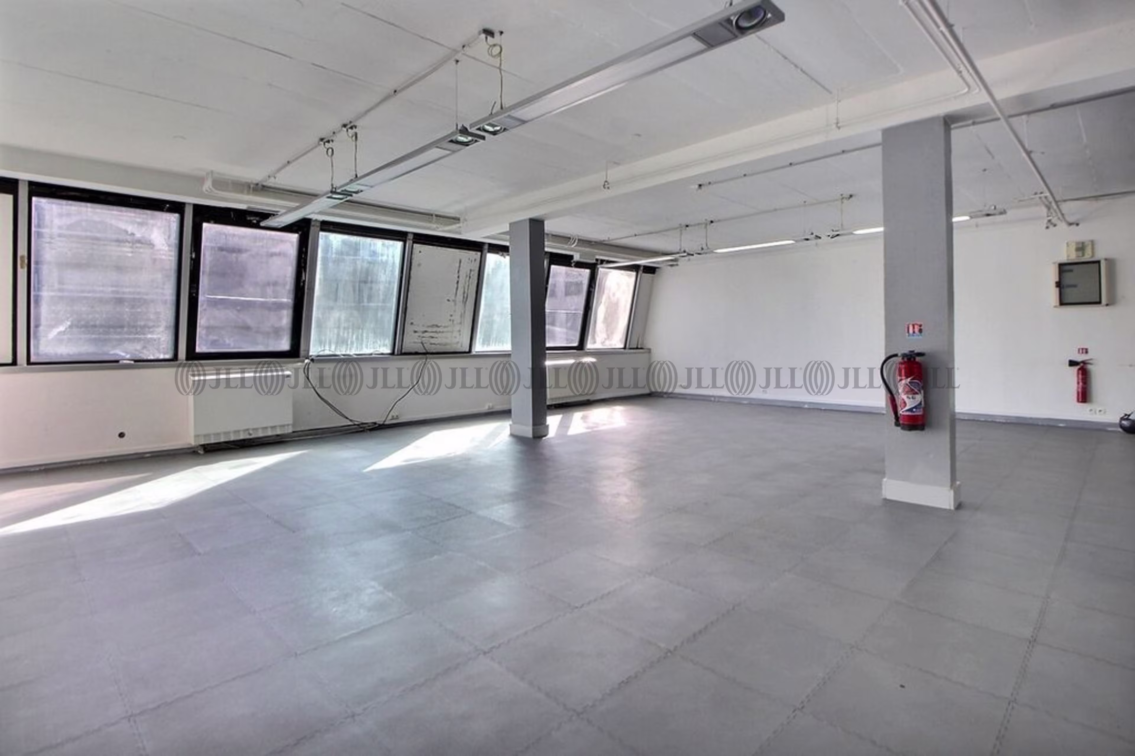 32 RUE DE PARADIS
