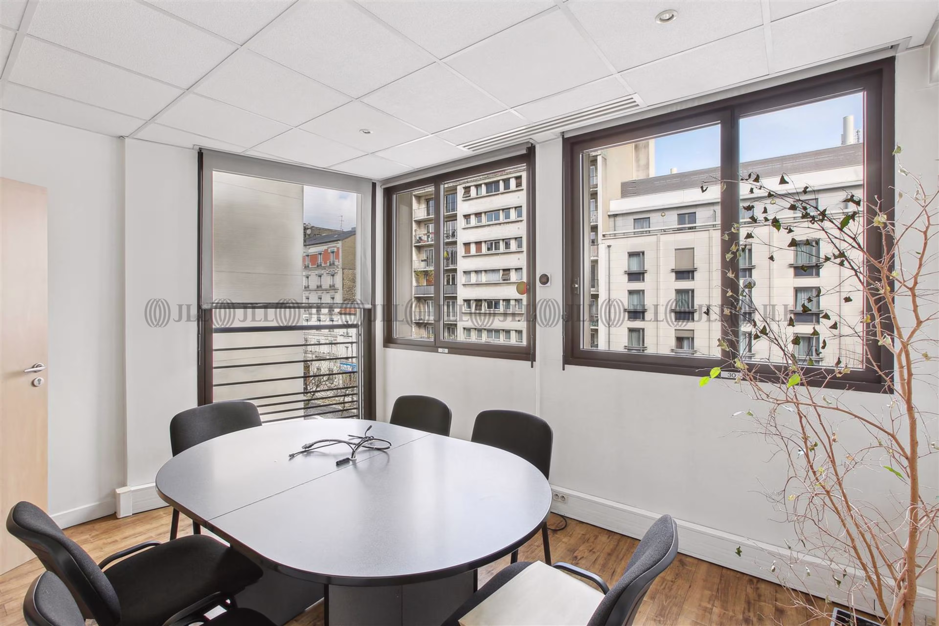 9 AVENUE DE PARIS