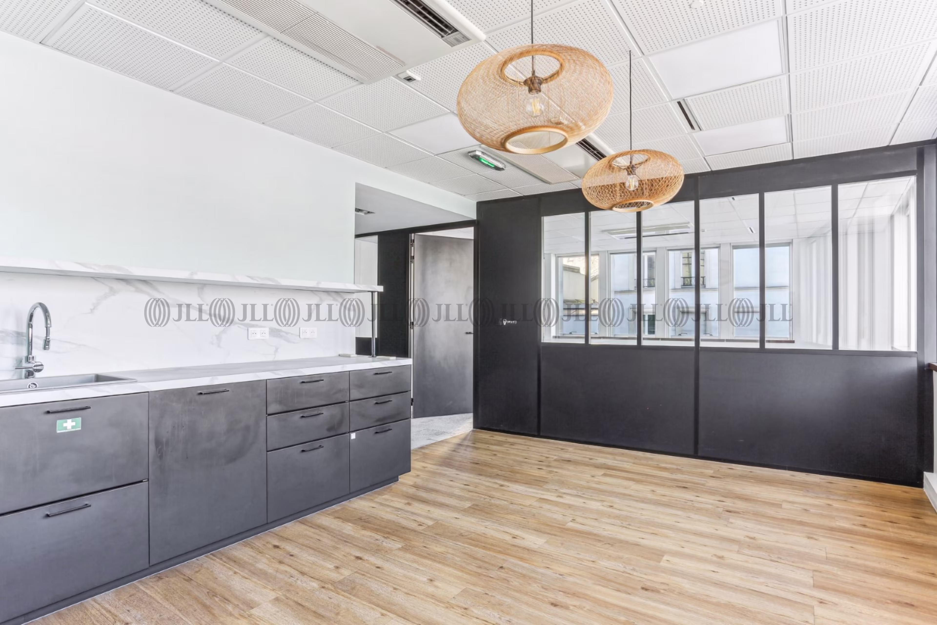 93 AVENUE CHARLES DE GAULLE