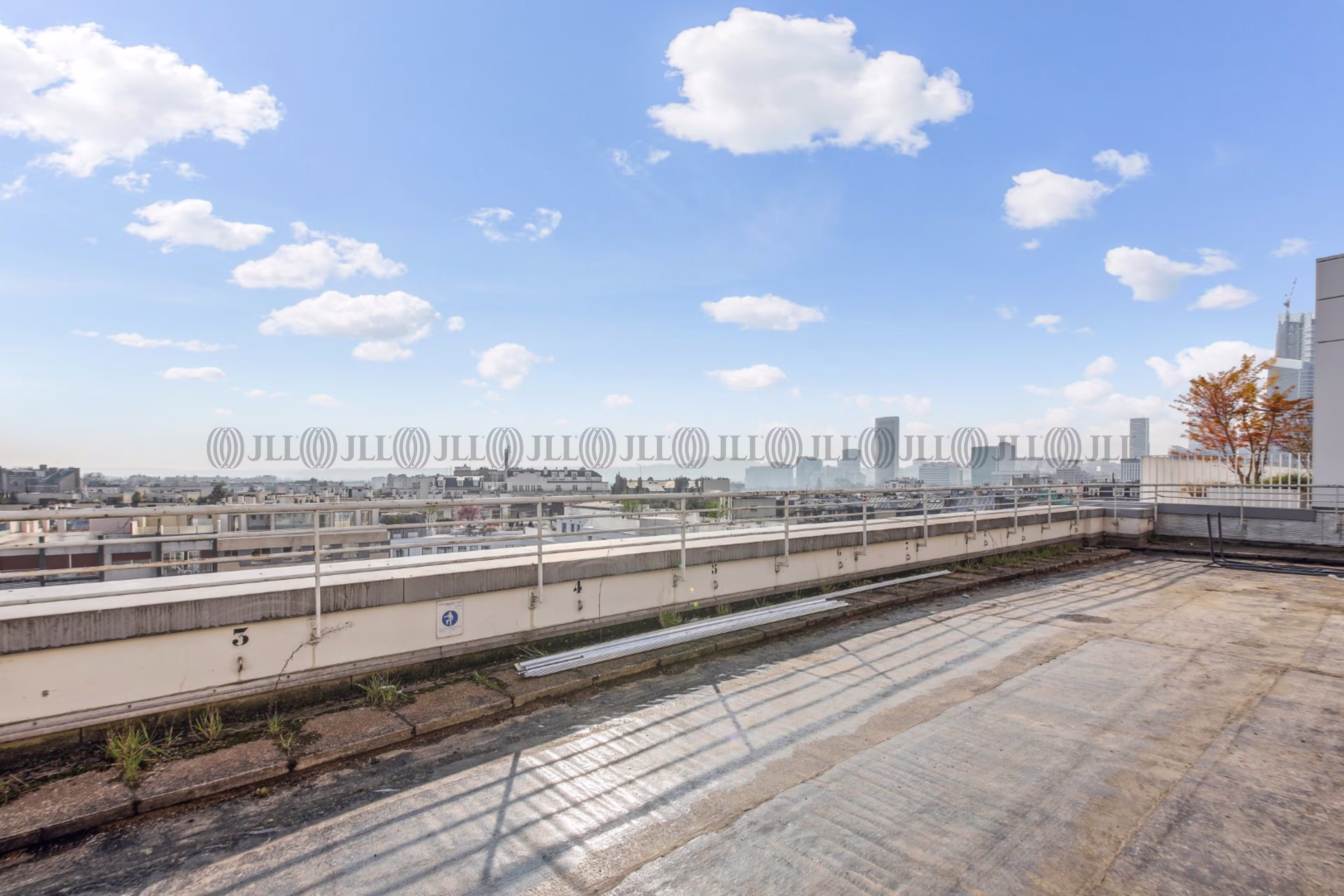 183 AVENUE CHARLES DE GAULLE