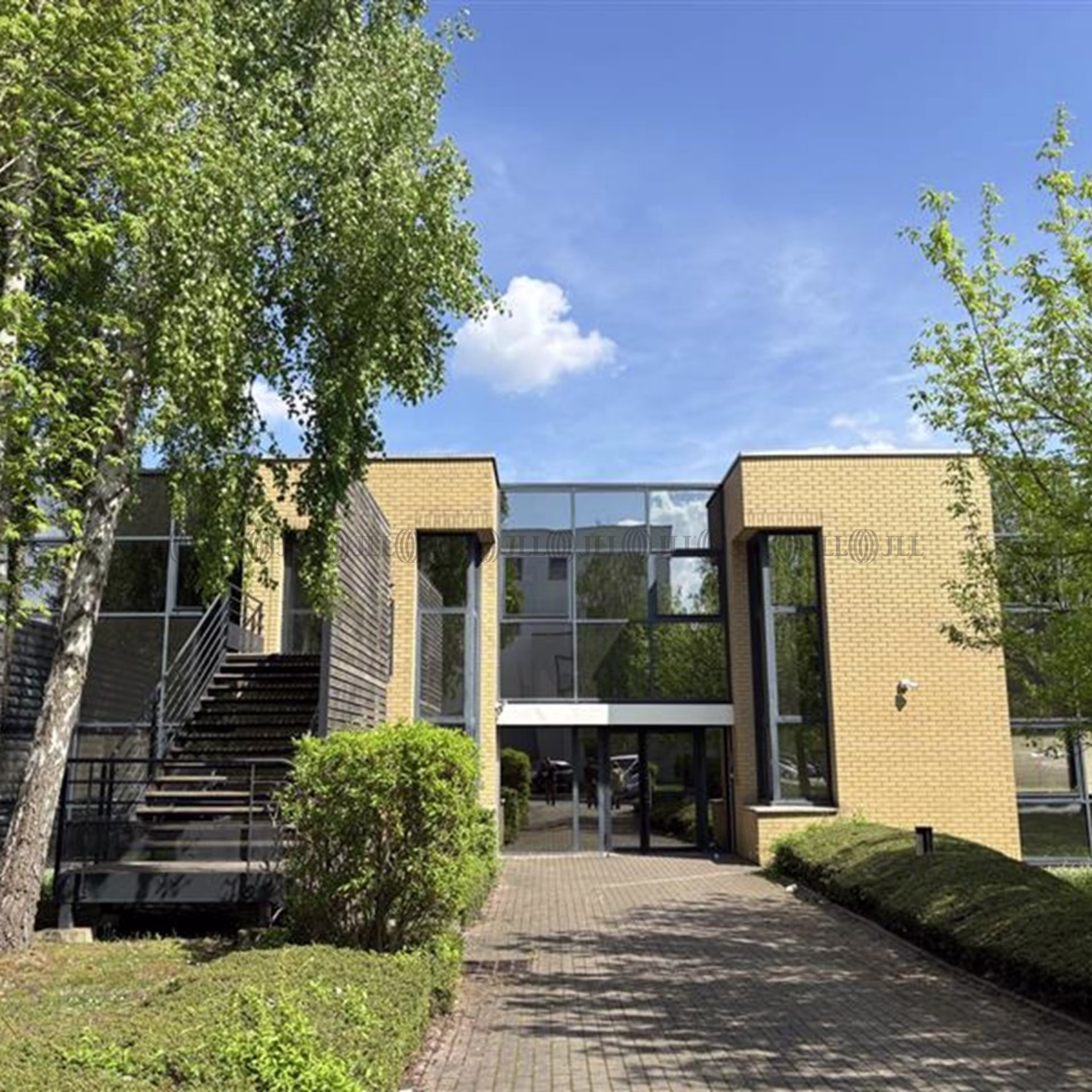 2 RUE JOHN HADLEY