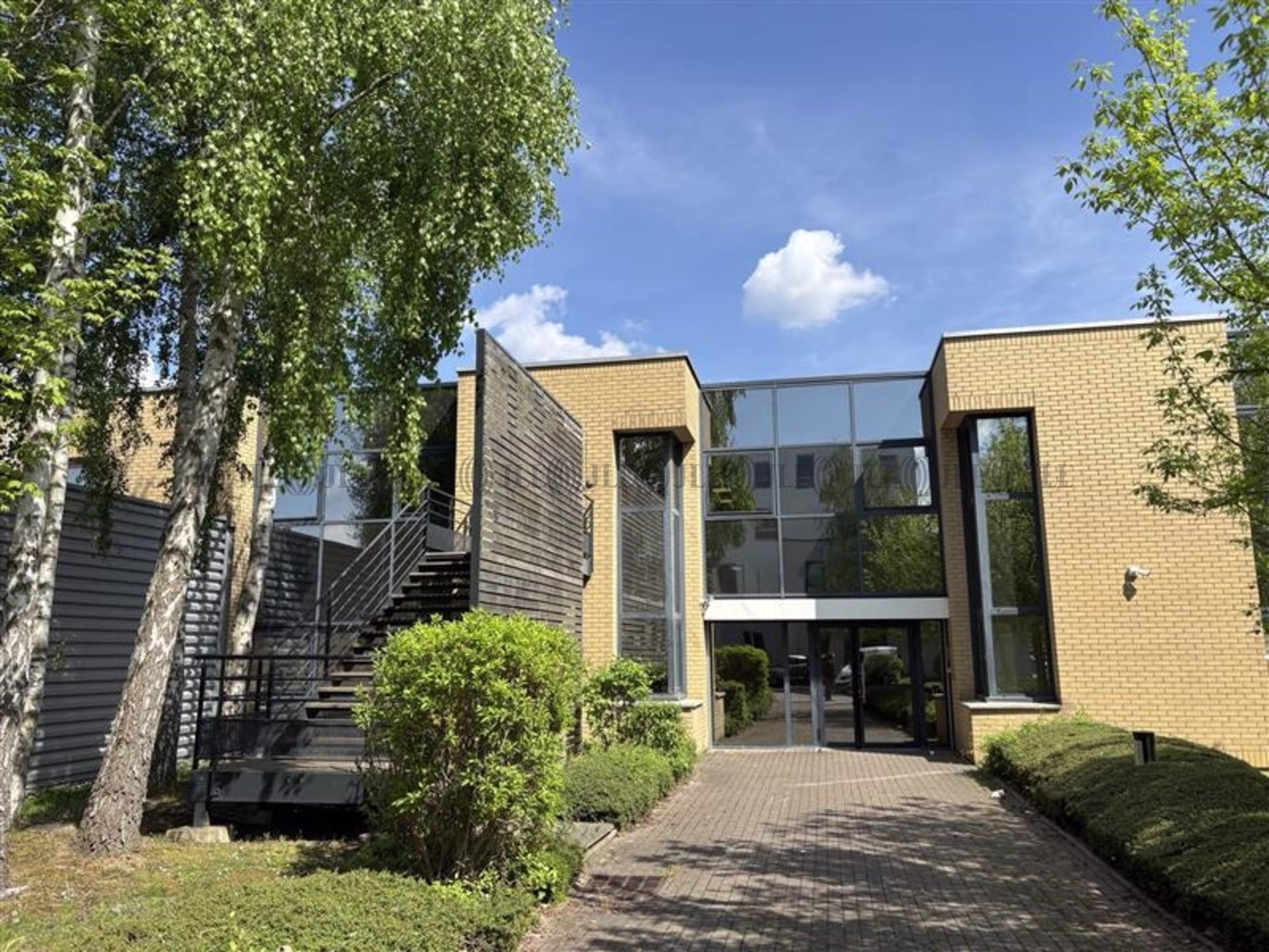 2 RUE JOHN HADLEY
