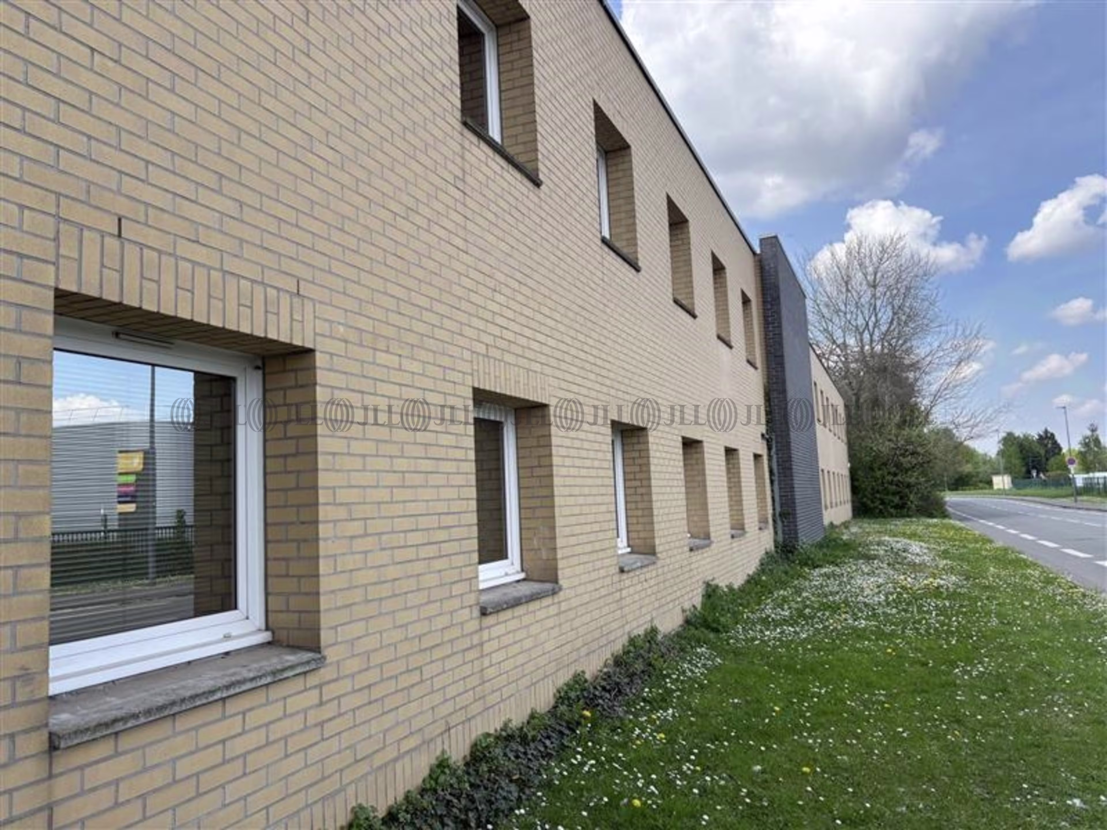 2 RUE JOHN HADLEY