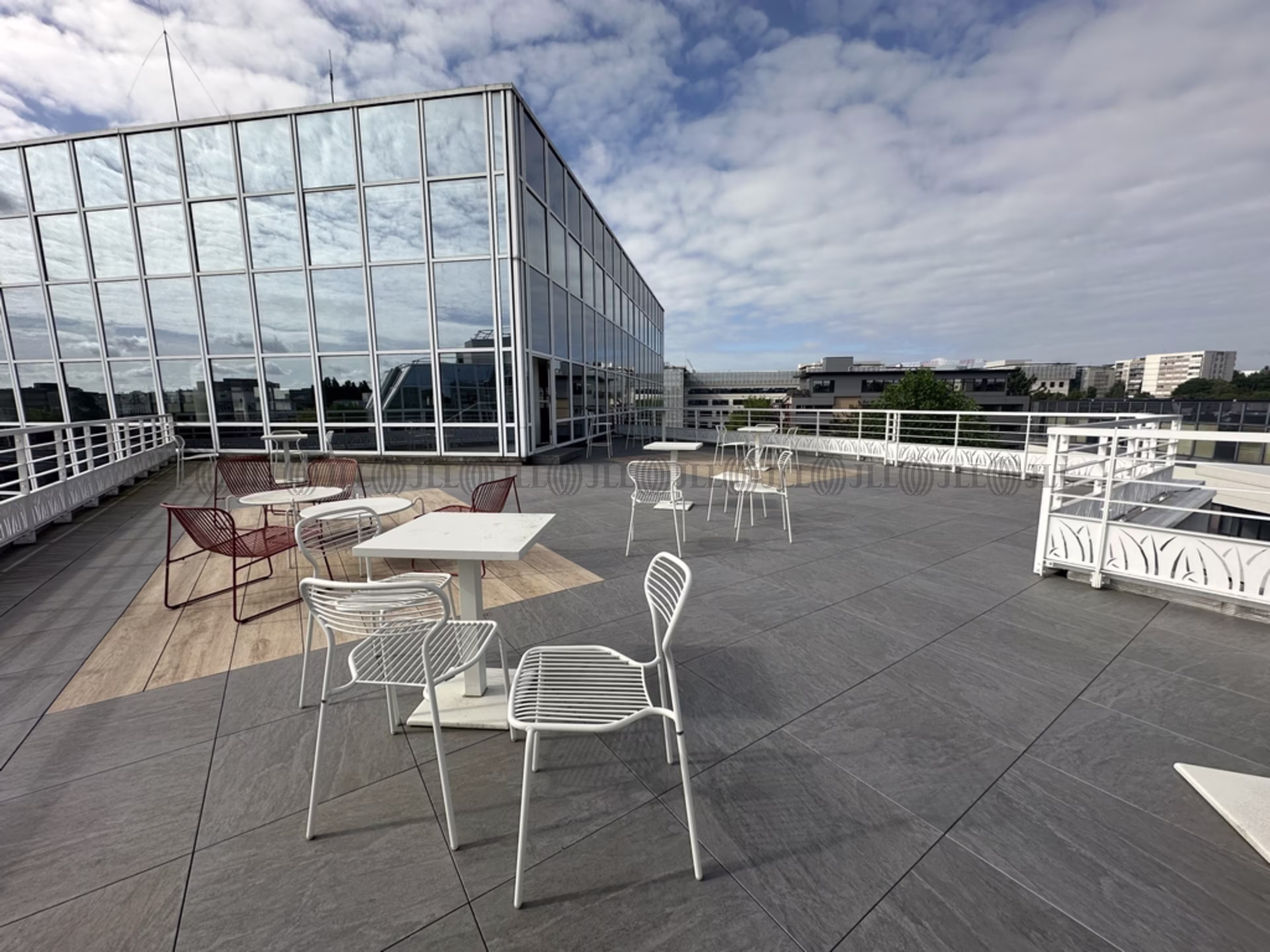 13 AVENUE MORANE SAULNIER