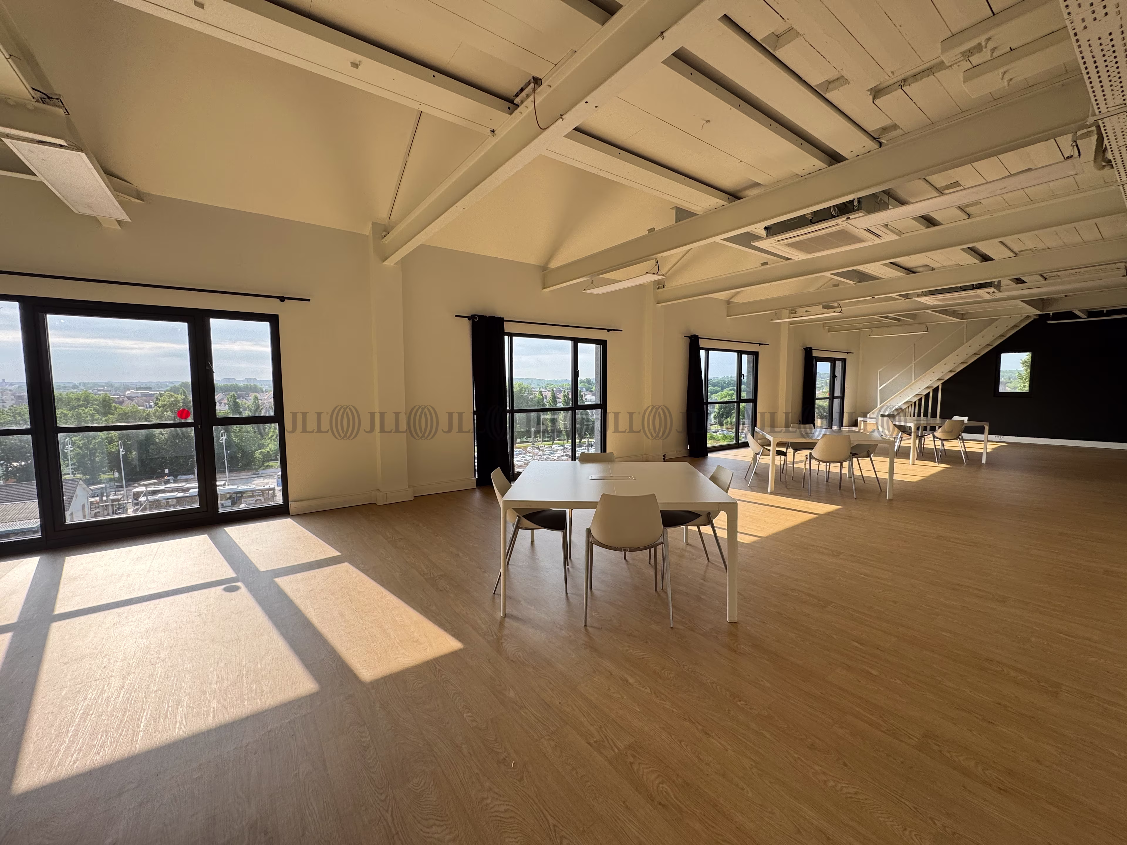 2 RUE DE LA CHAUSSEE DE PARIS