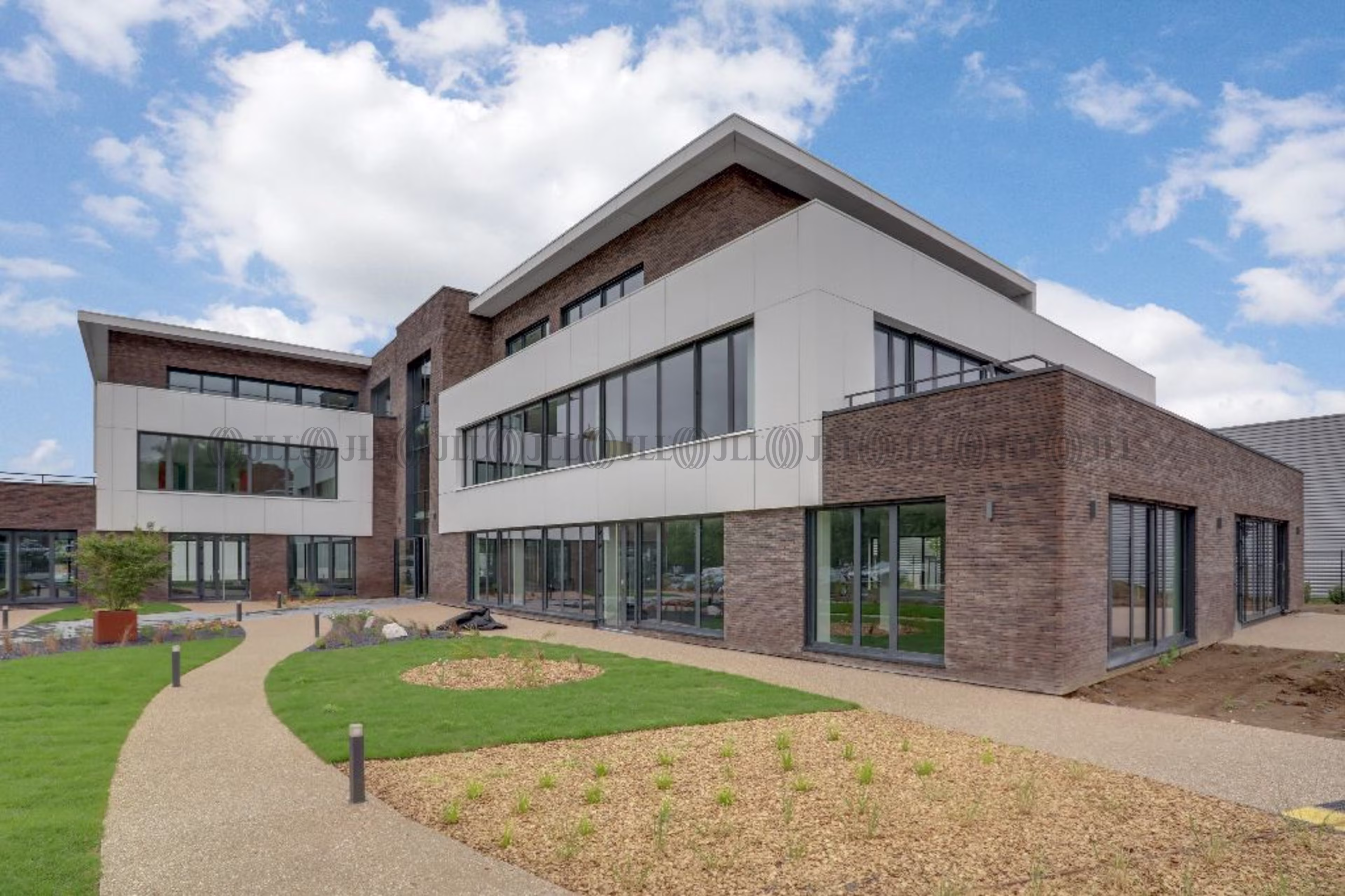 393 RUE DU GENERAL DE GAULLE