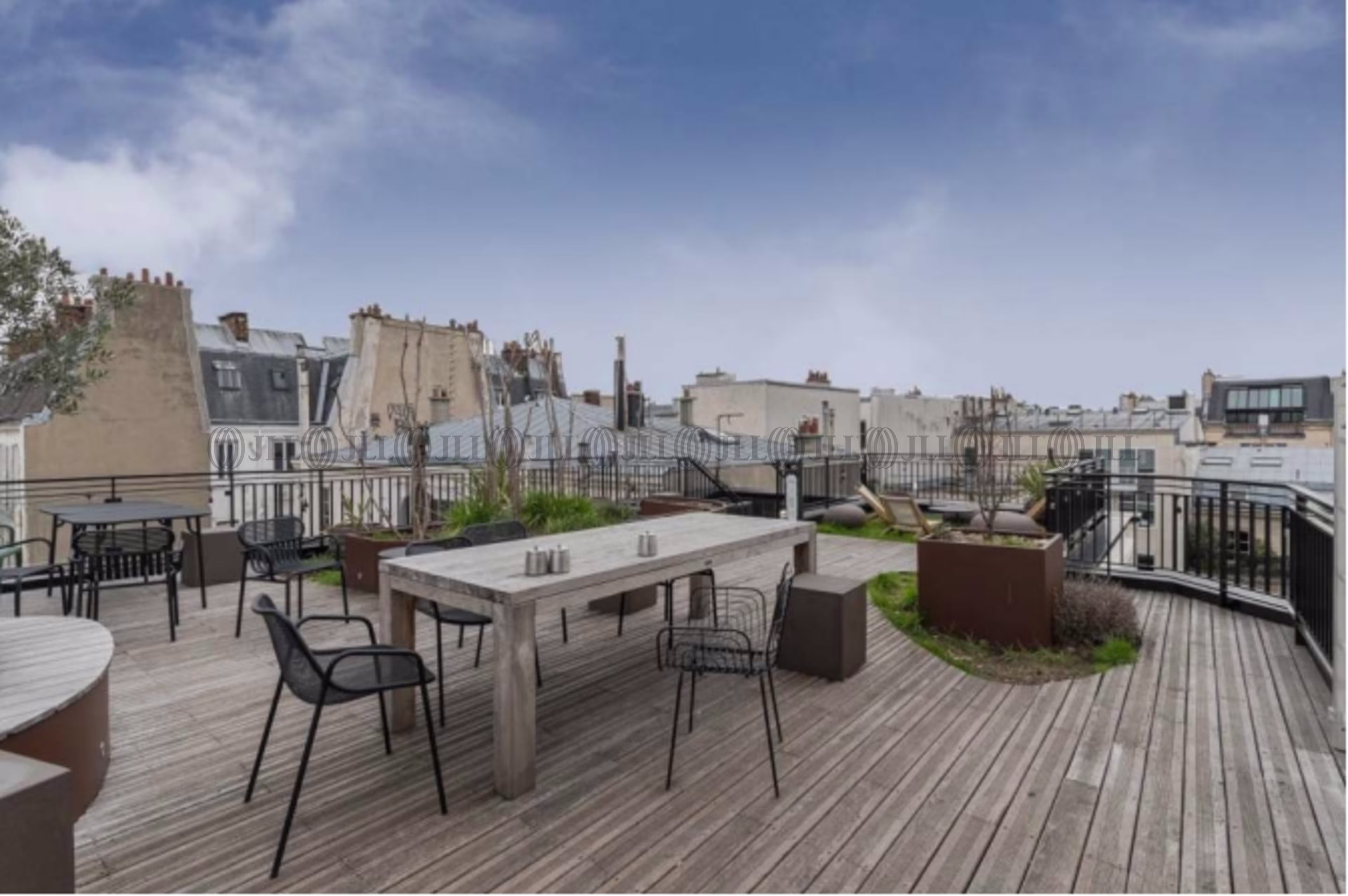 10 RUE HENNER
