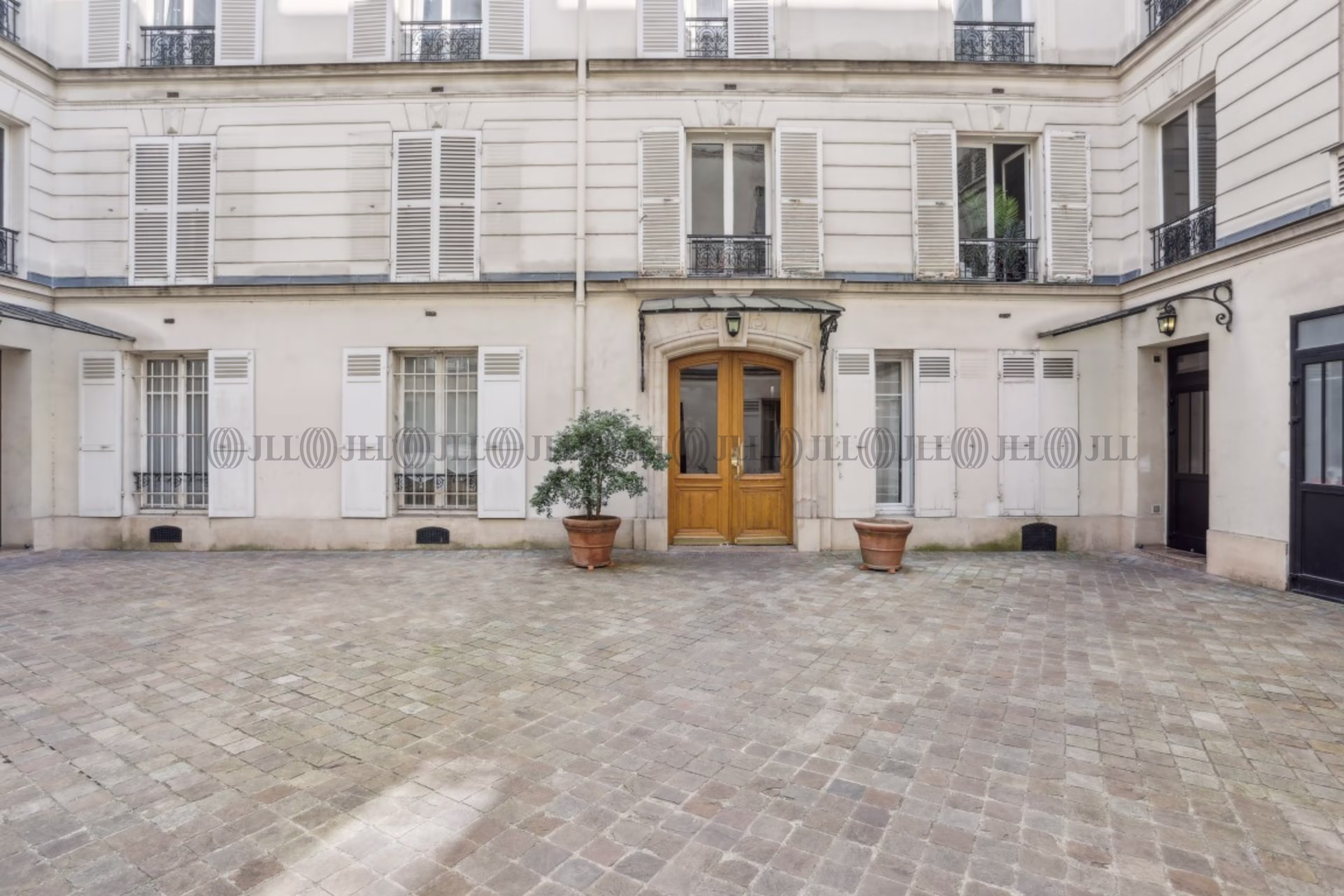 30 RUE DE MIROMESNIL