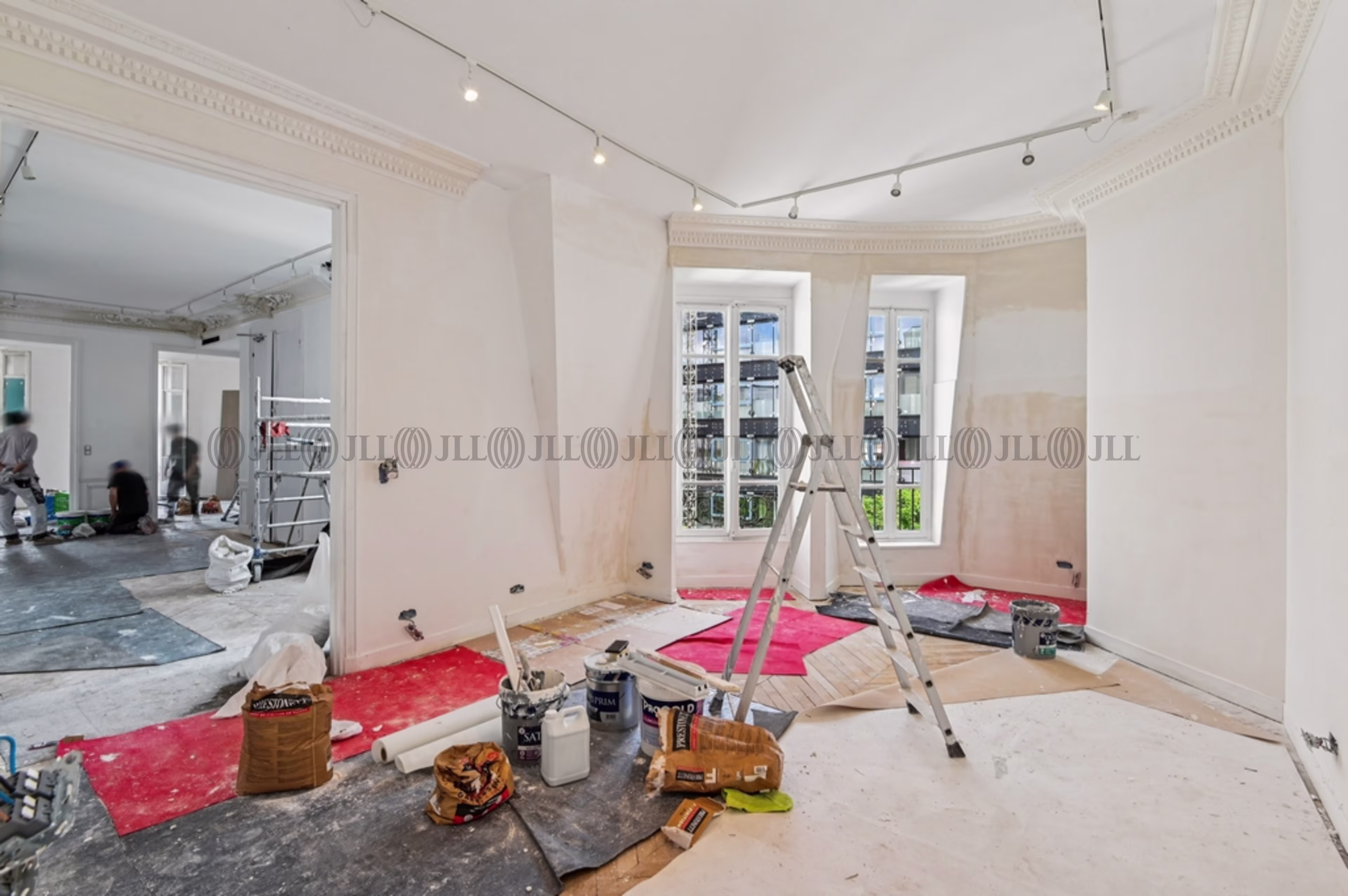 9 AVENUE HOCHE