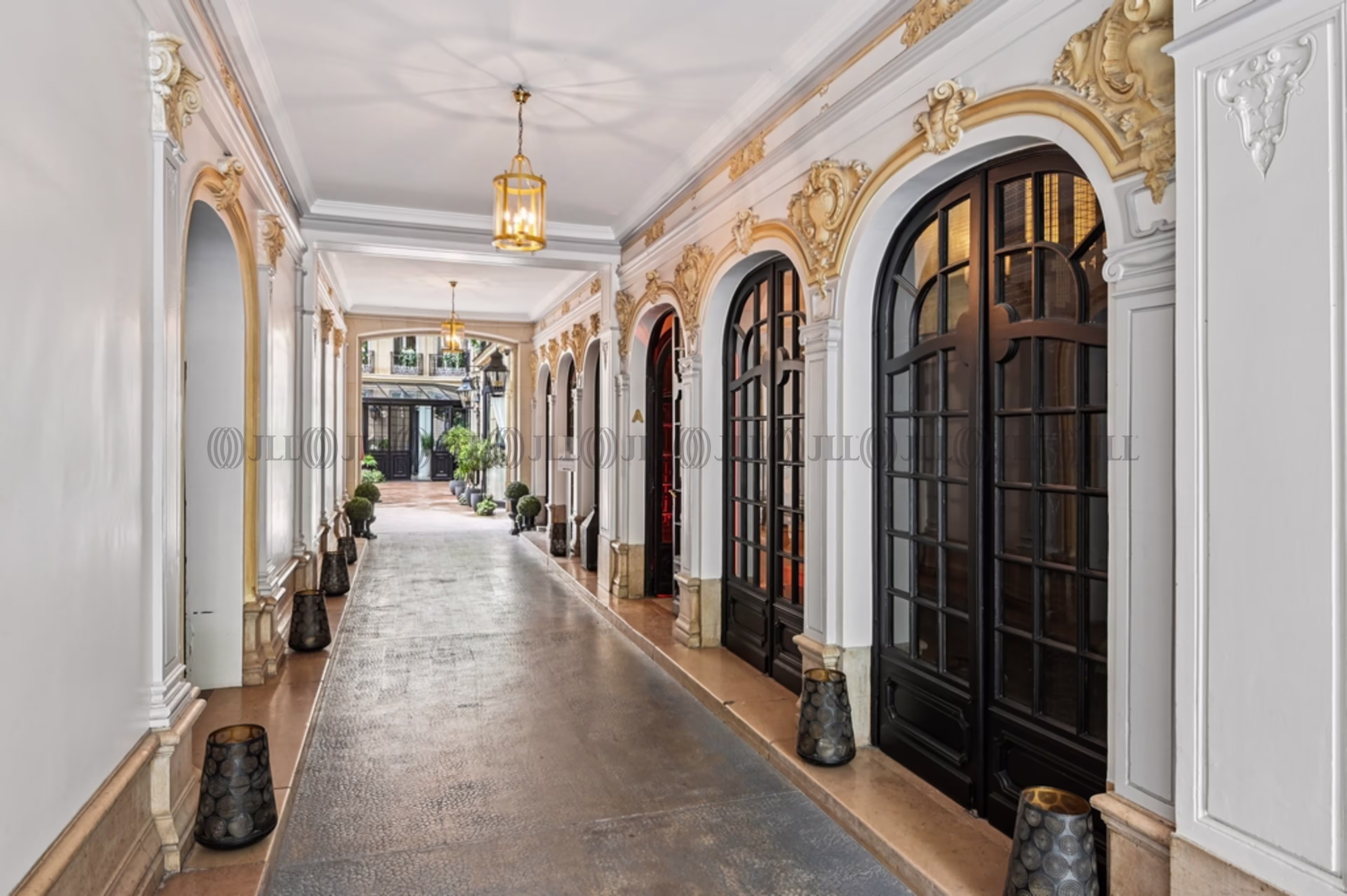 9 AVENUE HOCHE
