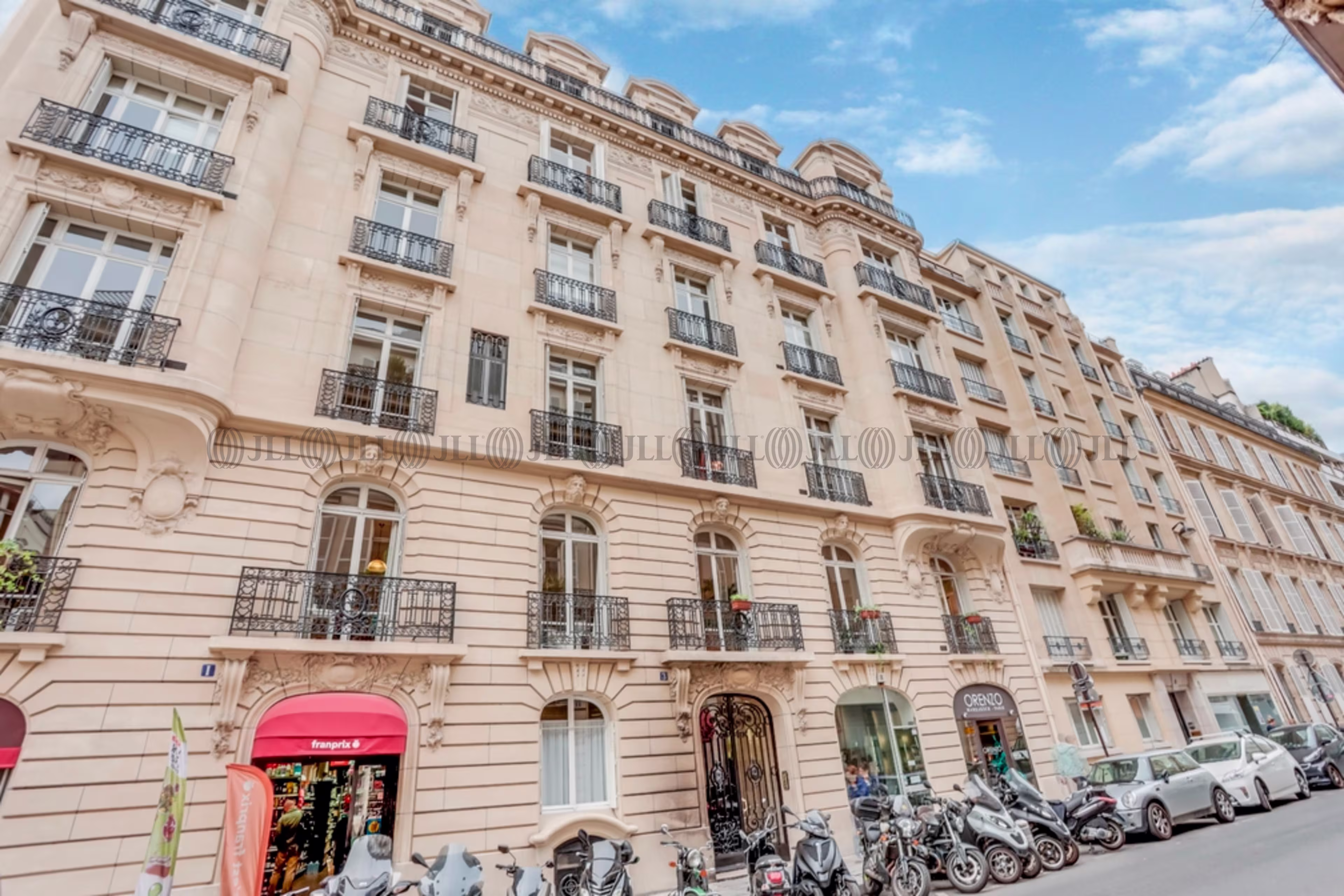 1-3 RUE DE PENTHIEVRE