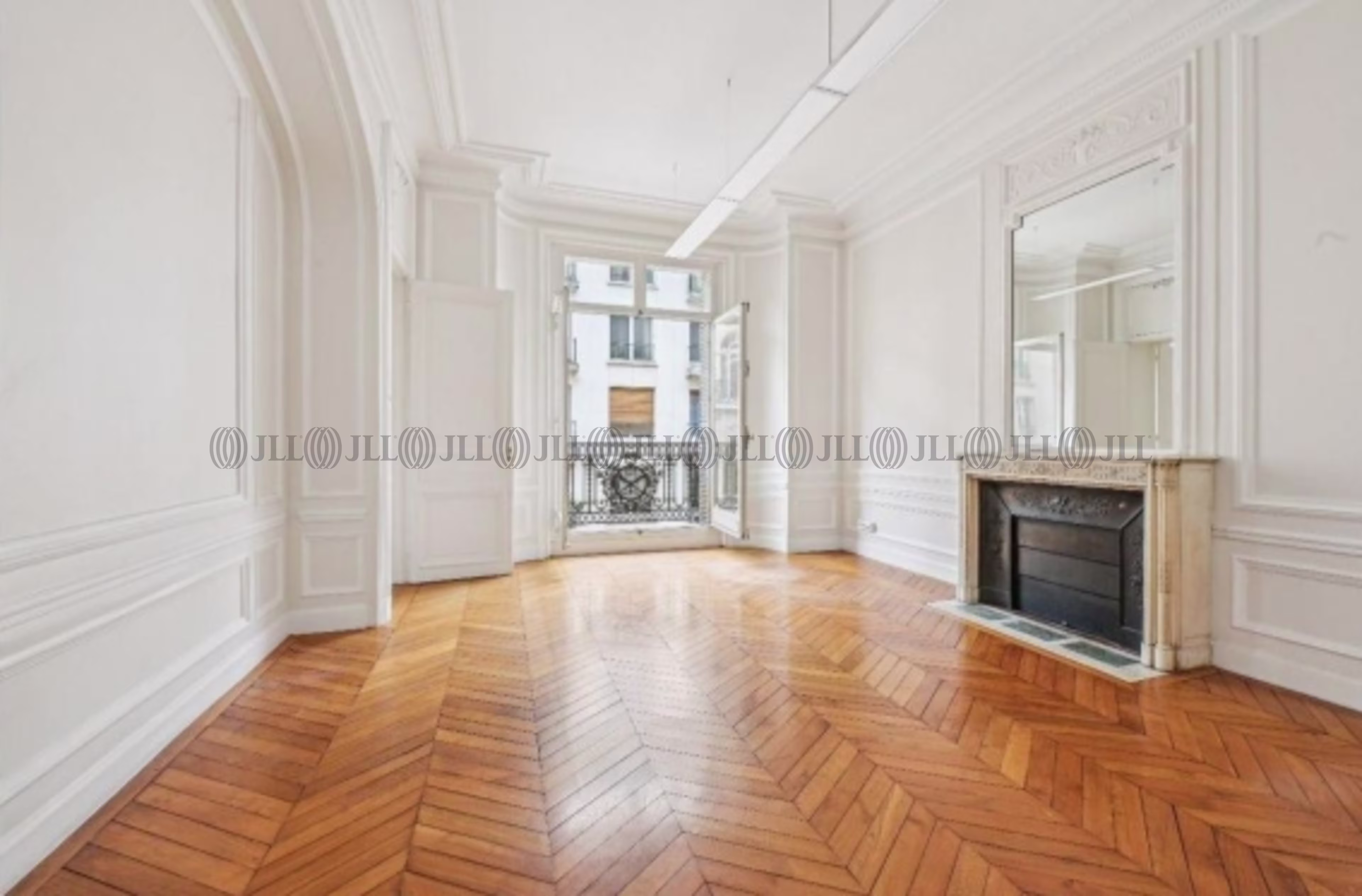 43 AVENUE HOCHE
