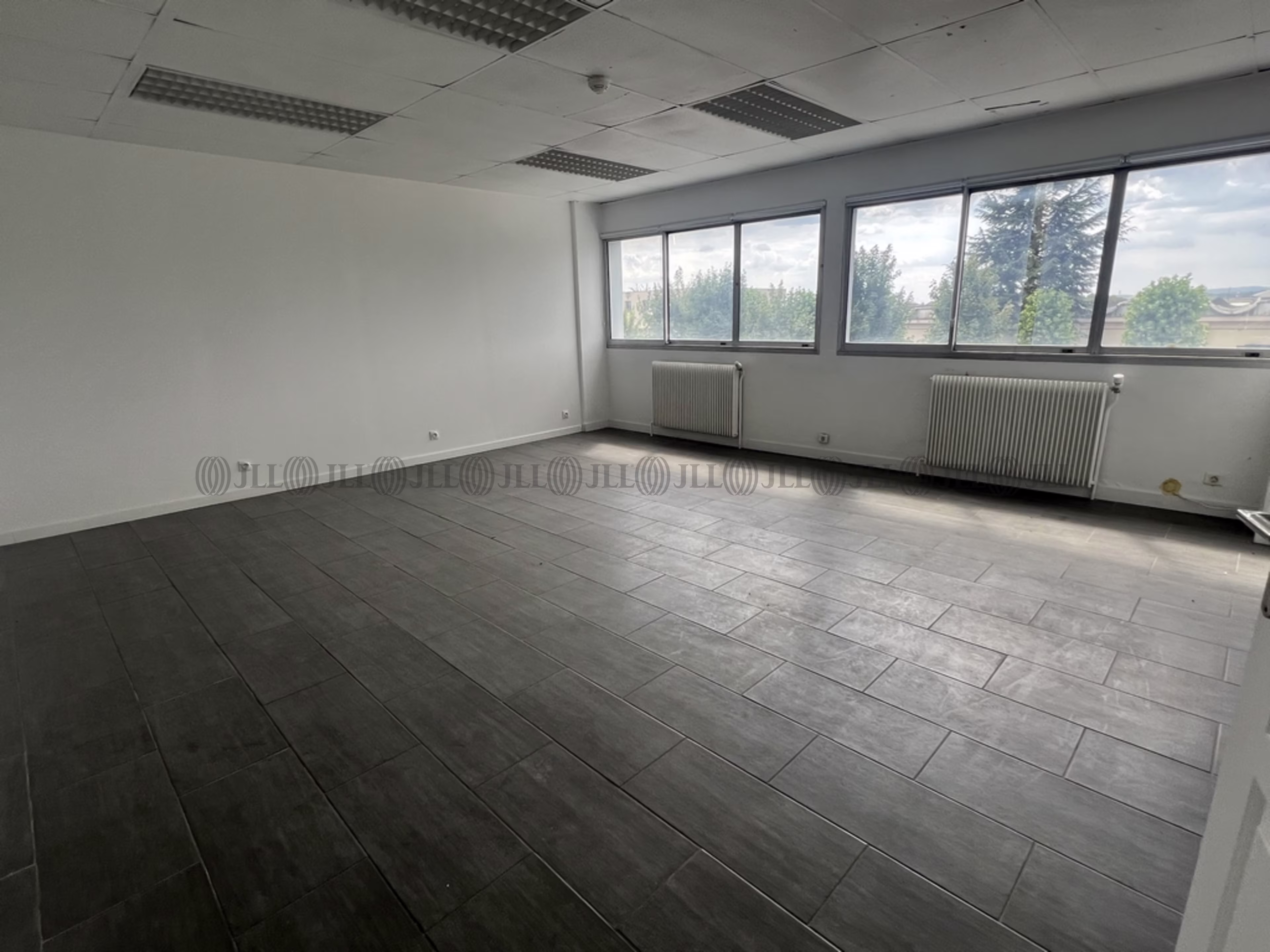 12 RUE ROBERT MOINON