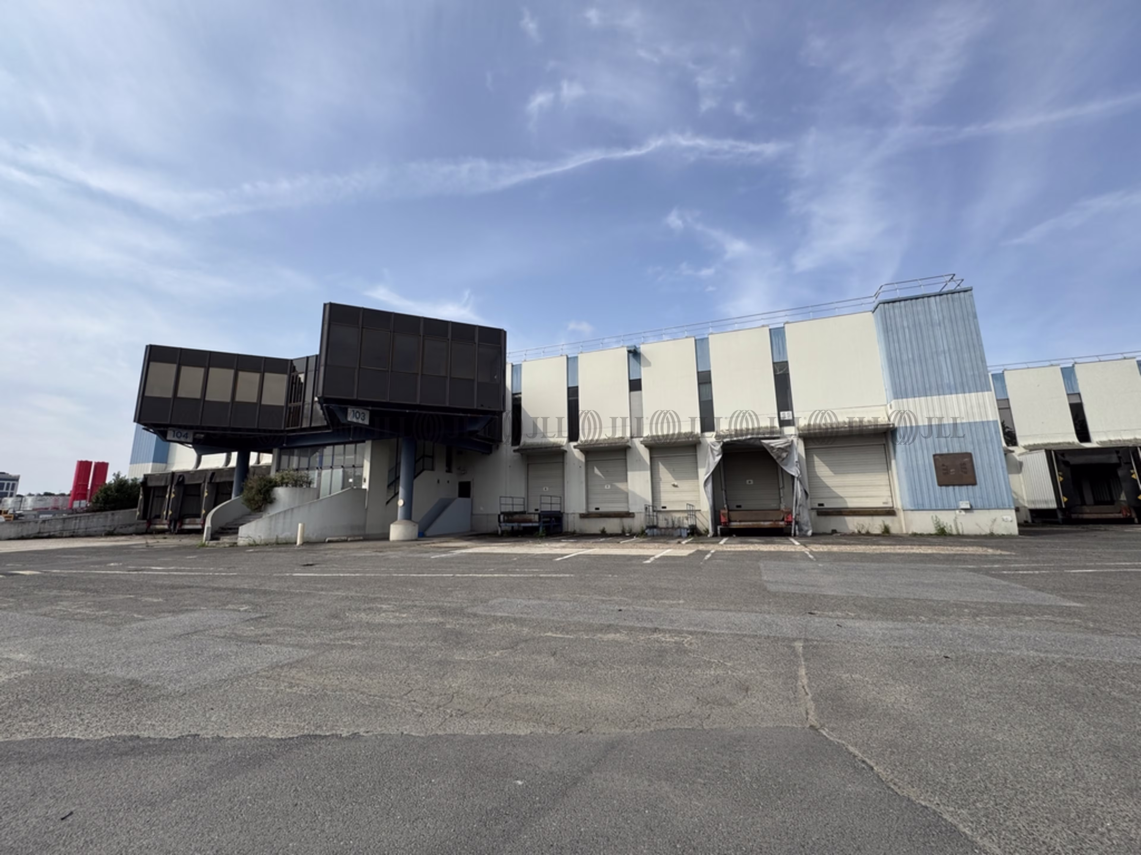 33 AVENUE DU MARECHAL DE LATTRE DE TASSIGNY