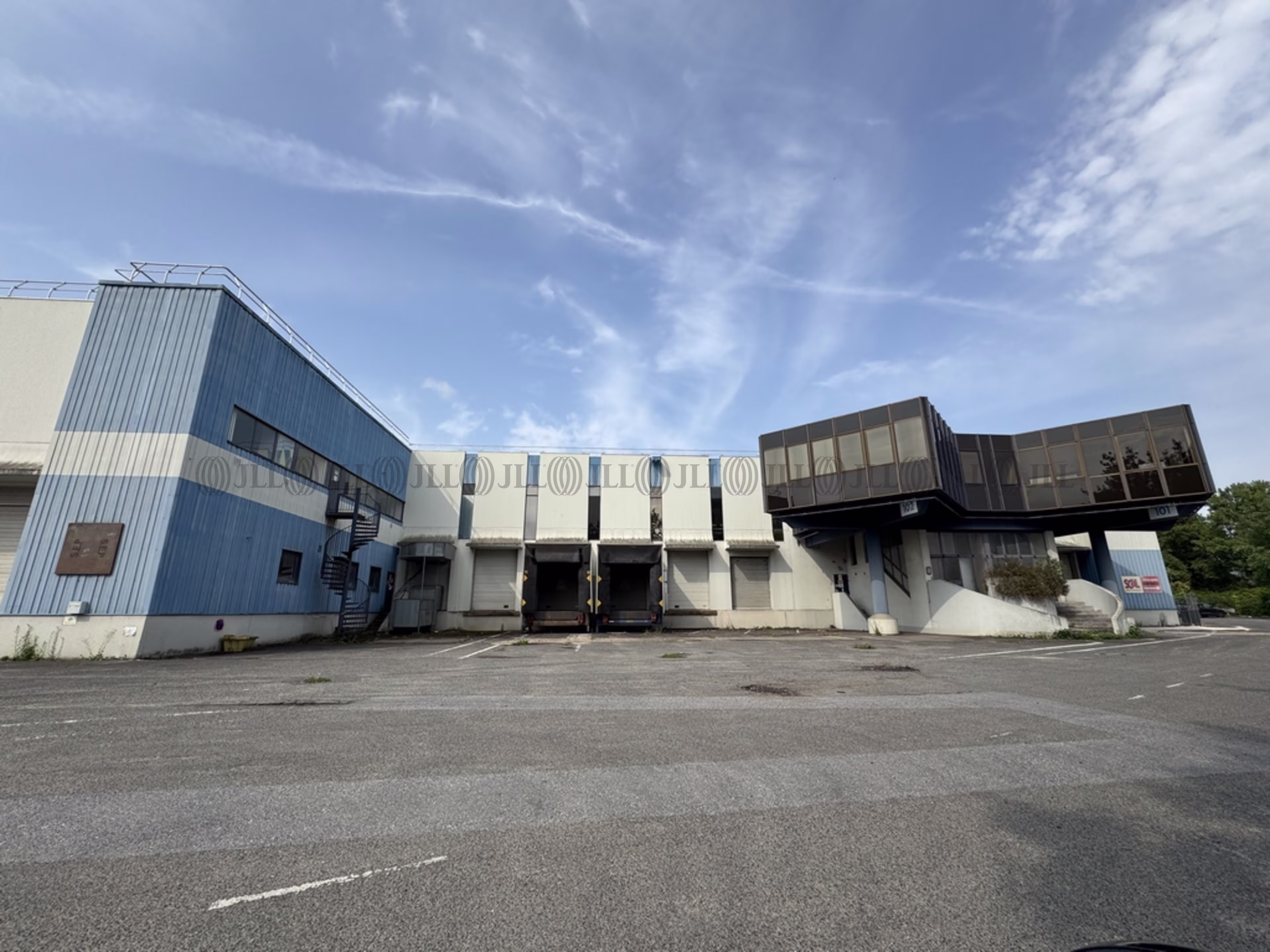 33 AVENUE DU MARECHAL DE LATTRE DE TASSIGNY